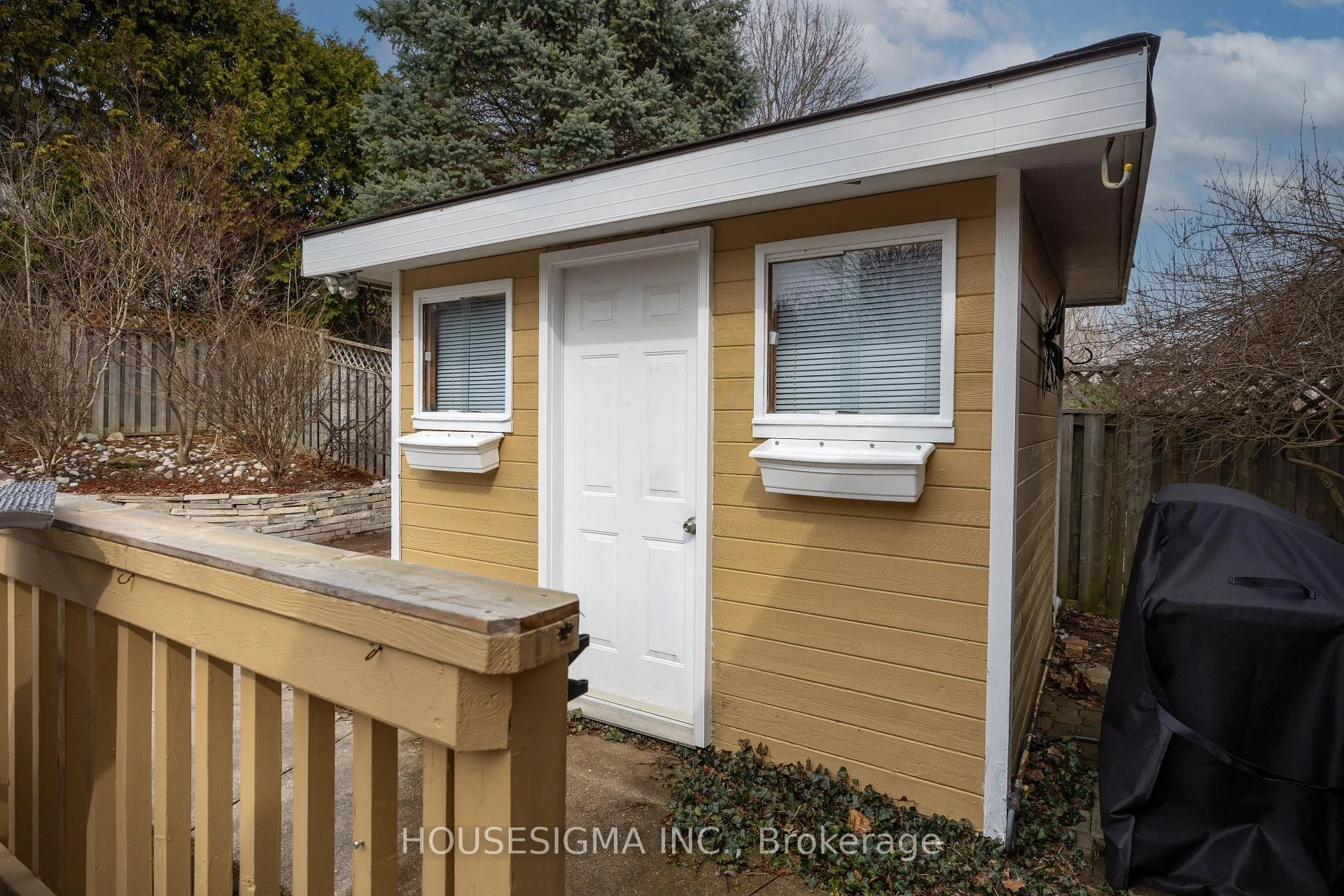 Photo 33 of 18 Jennifer Gardens, London, North B — HOMEH