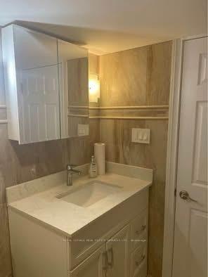 Photo 8 of 3589 Birchmeadow Crescent, Mississauga, Applewood — HOMEH
