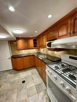 Photo 13 of 3589 Birchmeadow Crescent, Mississauga, Applewood — HOMEH