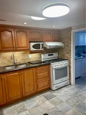 Photo 16 of 3589 Birchmeadow Crescent, Mississauga, Applewood — HOMEH