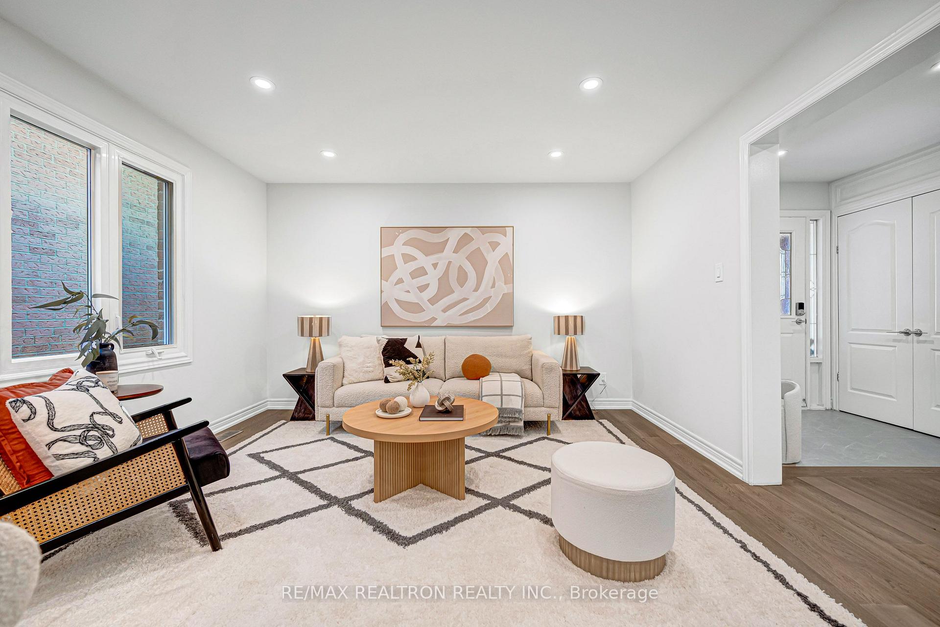 Photo 2 of 120 Brookmill Drive, Vaughan, Brownridge — HOMEH