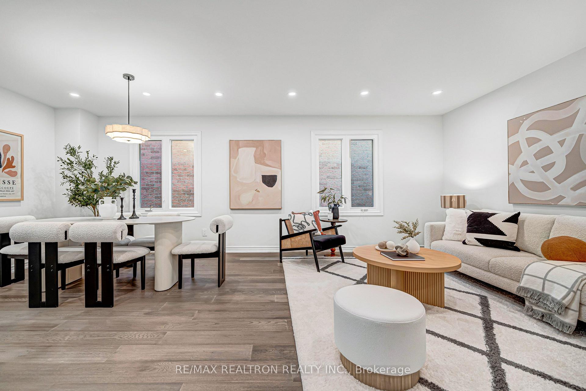 Photo 3 of 120 Brookmill Drive, Vaughan, Brownridge — HOMEH