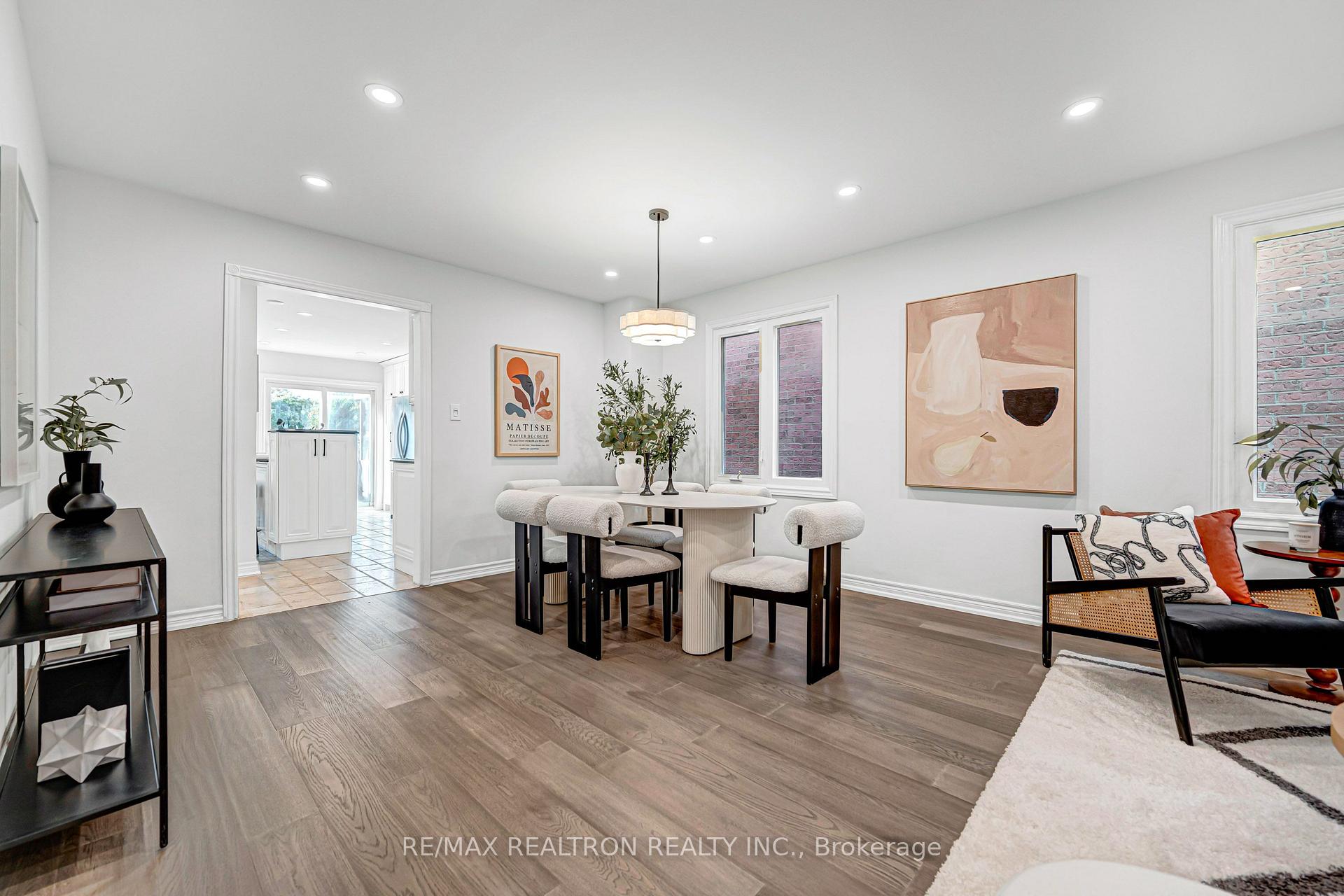 Photo 4 of 120 Brookmill Drive, Vaughan, Brownridge — HOMEH