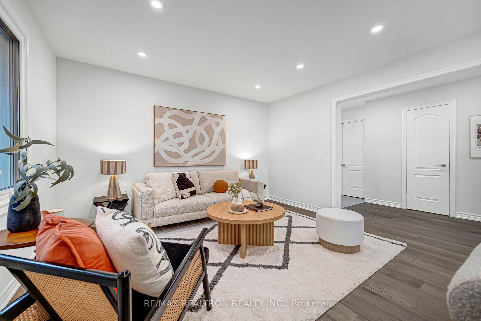 Photo 6 of 120 Brookmill Drive, Vaughan, Brownridge — HOMEH