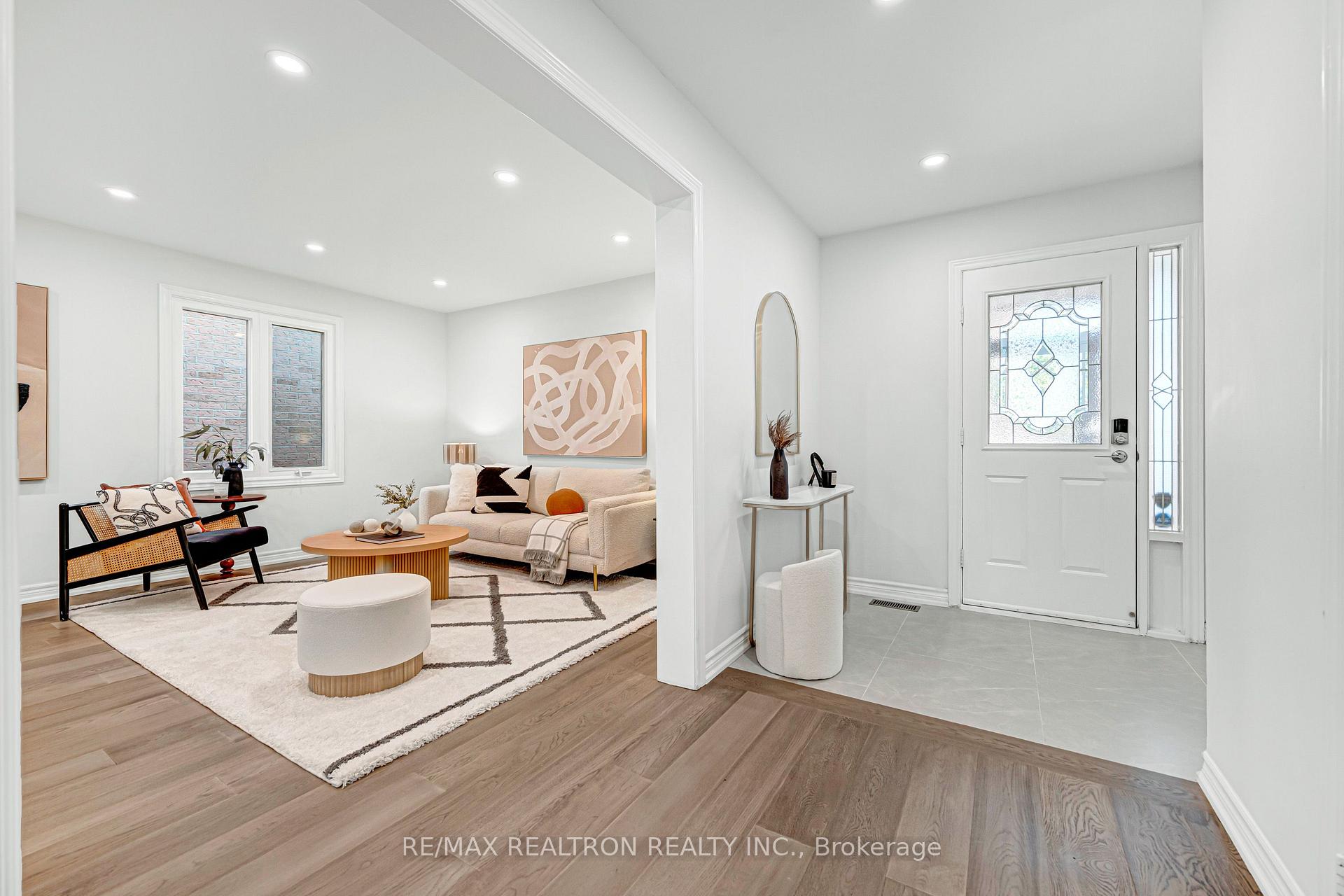 Photo 7 of 120 Brookmill Drive, Vaughan, Brownridge — HOMEH