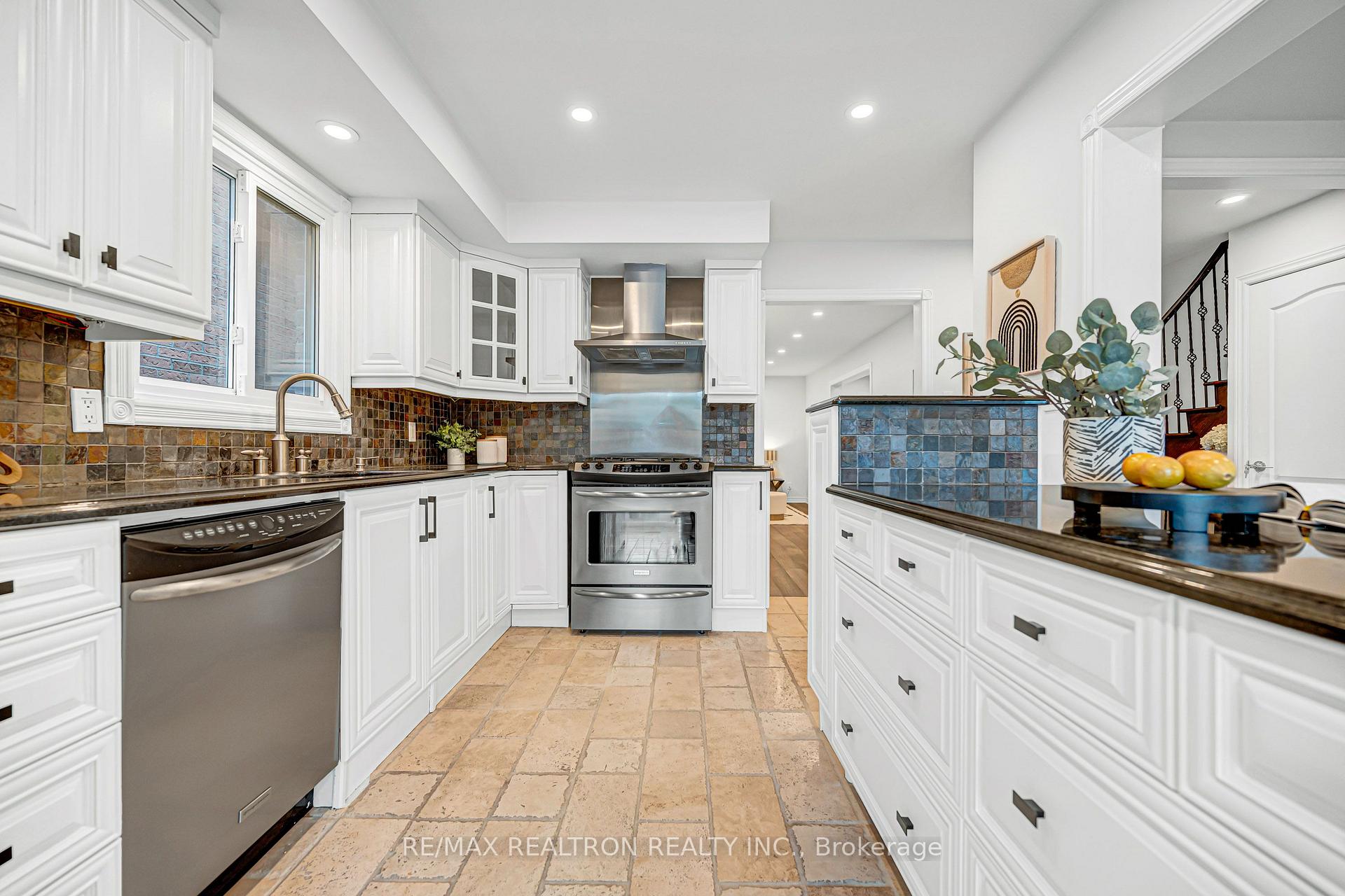 Photo 23 of 120 Brookmill Drive, Vaughan, Brownridge — HOMEH