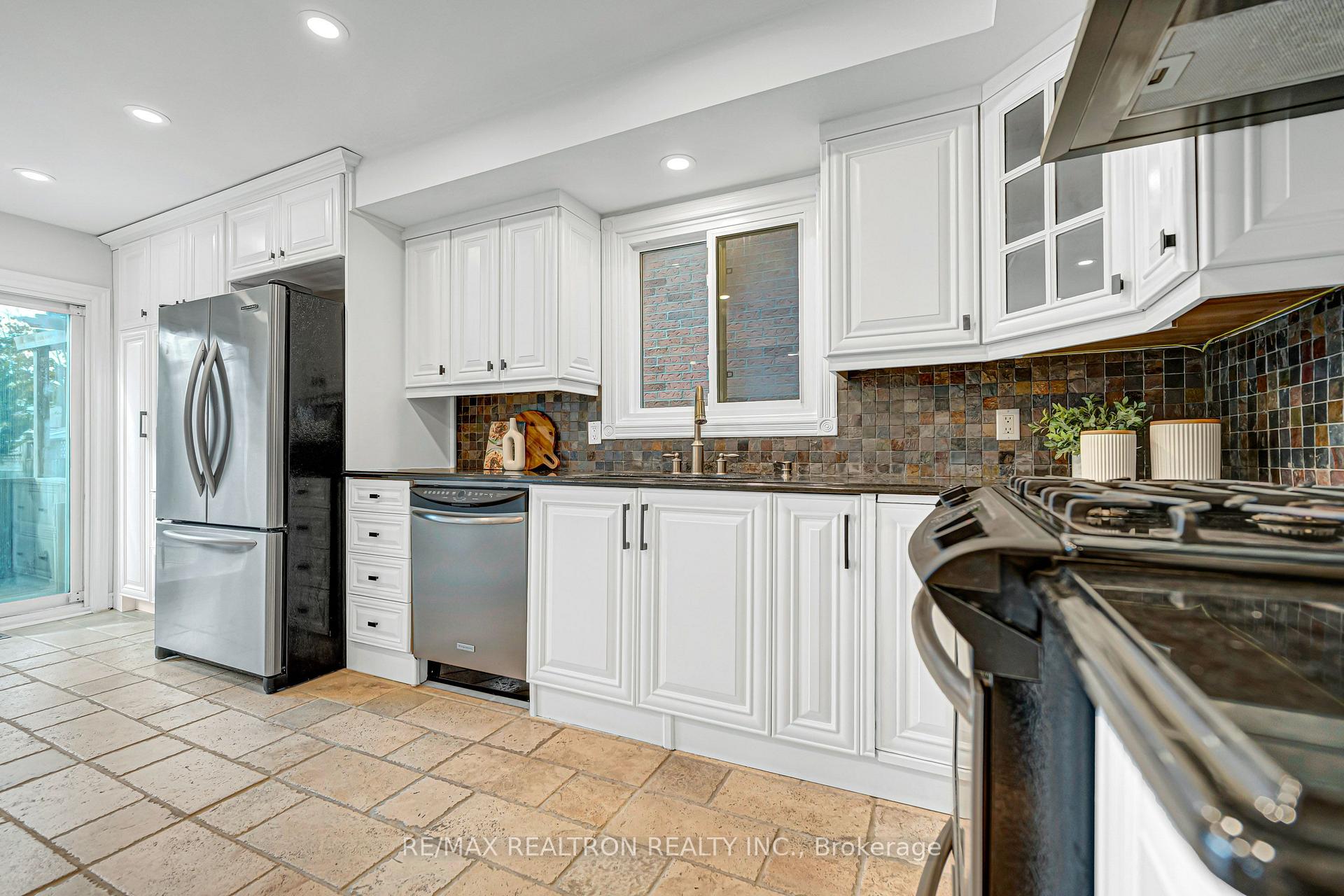 Photo 25 of 120 Brookmill Drive, Vaughan, Brownridge — HOMEH