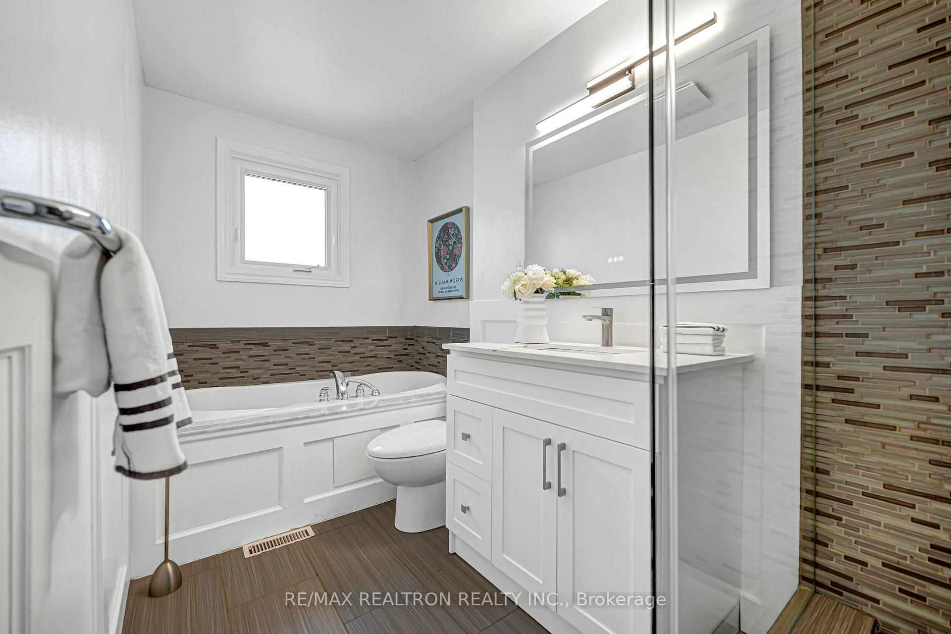 Photo 32 of 120 Brookmill Drive, Vaughan, Brownridge — HOMEH