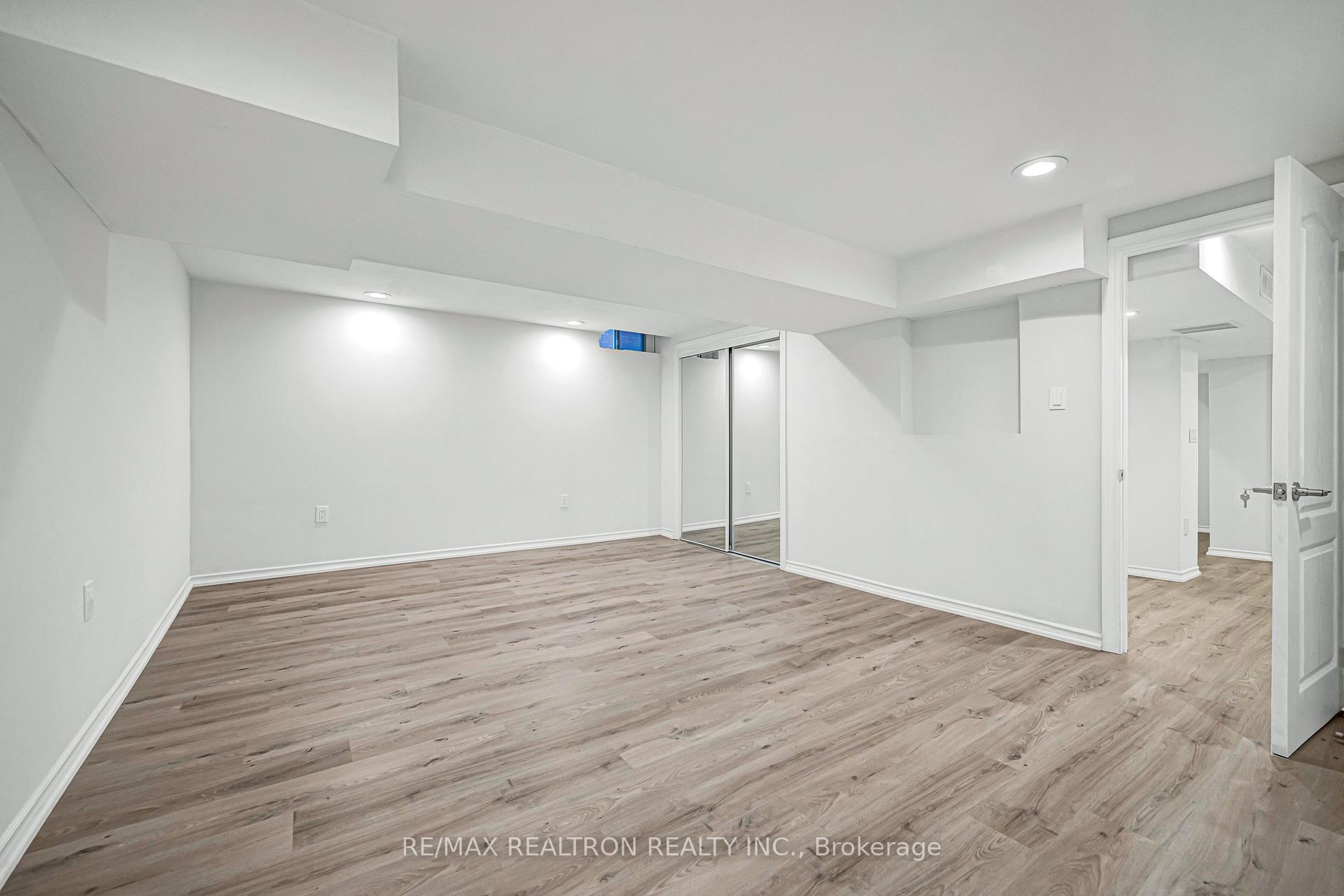 Photo 40 of 120 Brookmill Drive, Vaughan, Brownridge — HOMEH