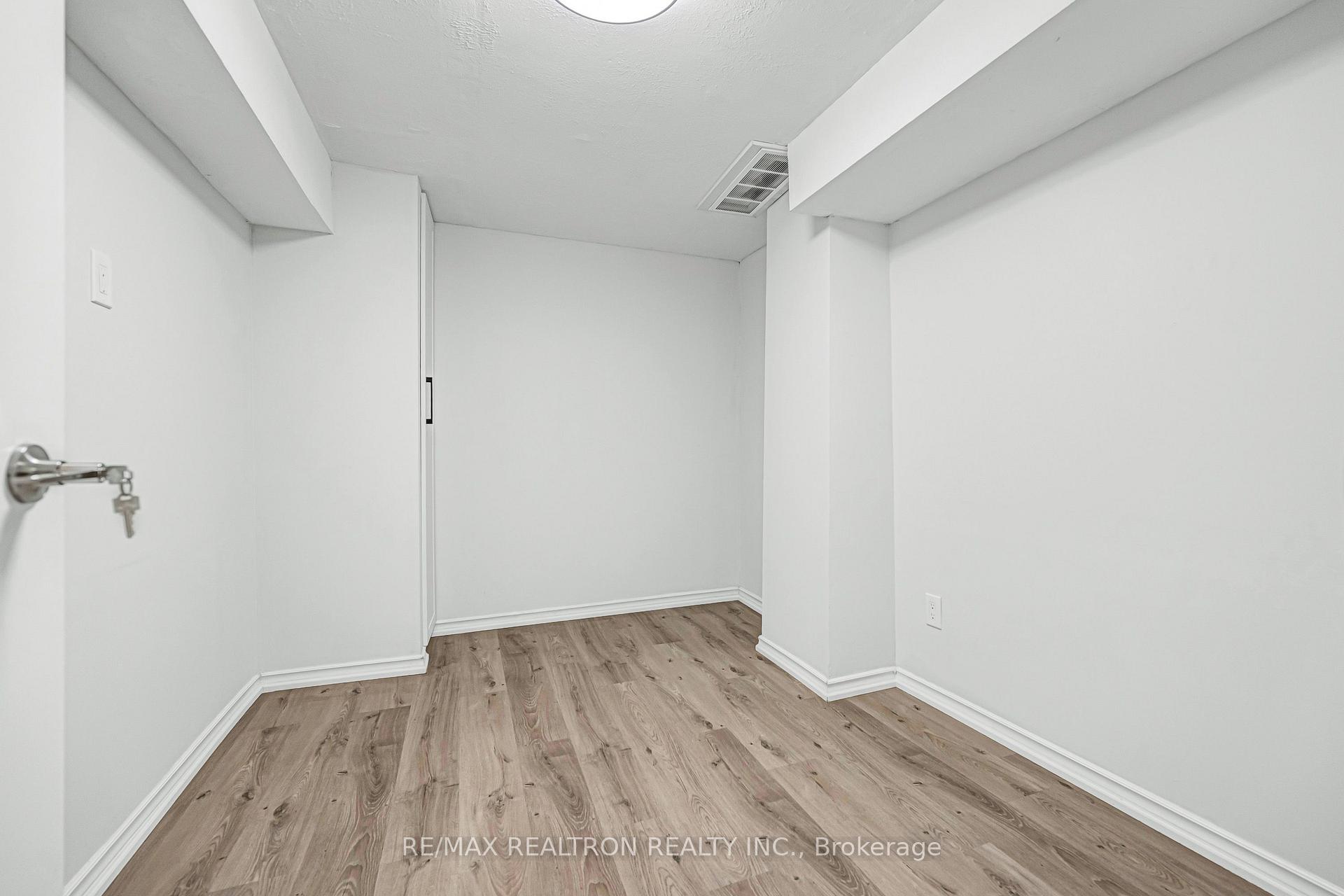 Photo 42 of 120 Brookmill Drive, Vaughan, Brownridge — HOMEH