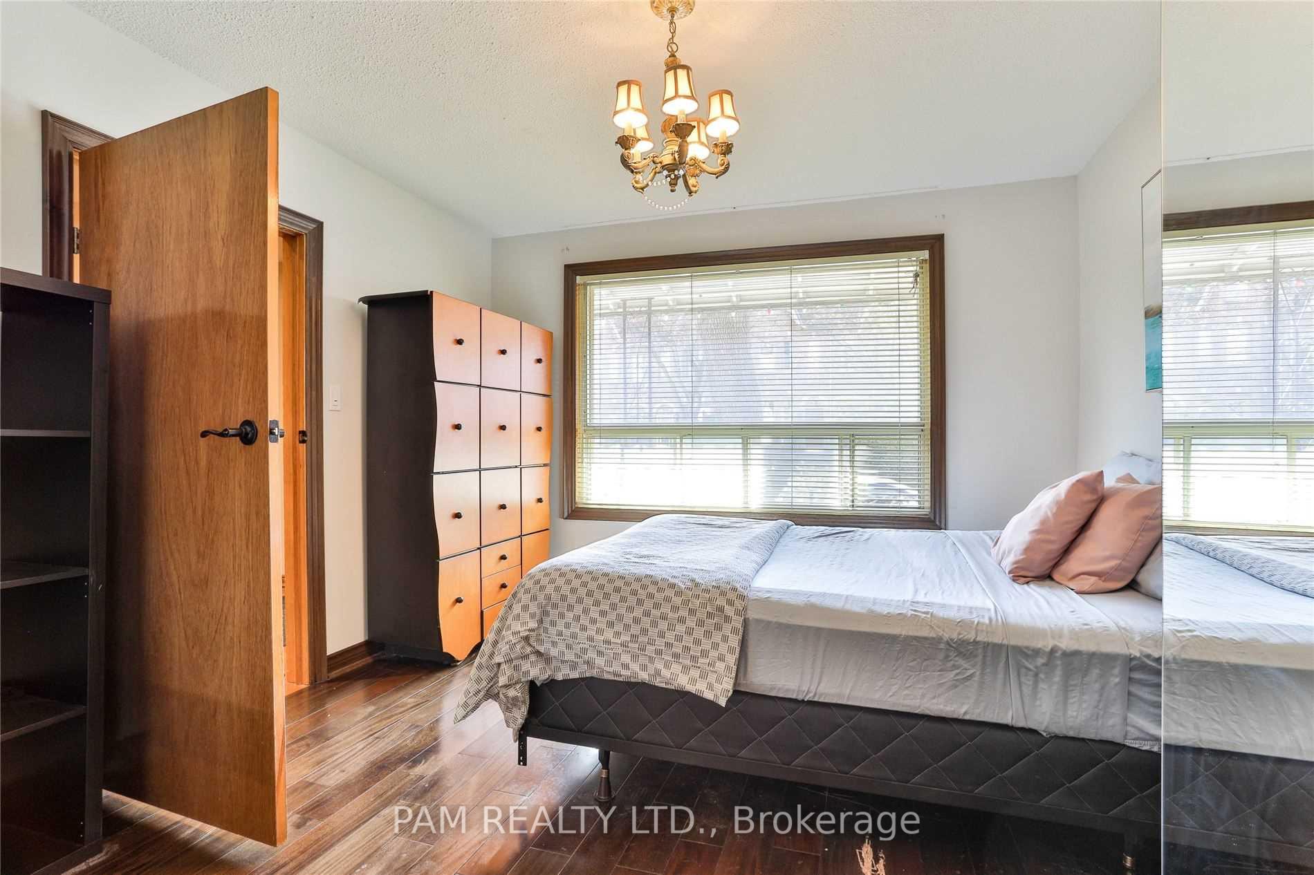 Photo 11 of 147 Euclid Avenue, Toronto, Trinity-Bellwoods — HOMEH