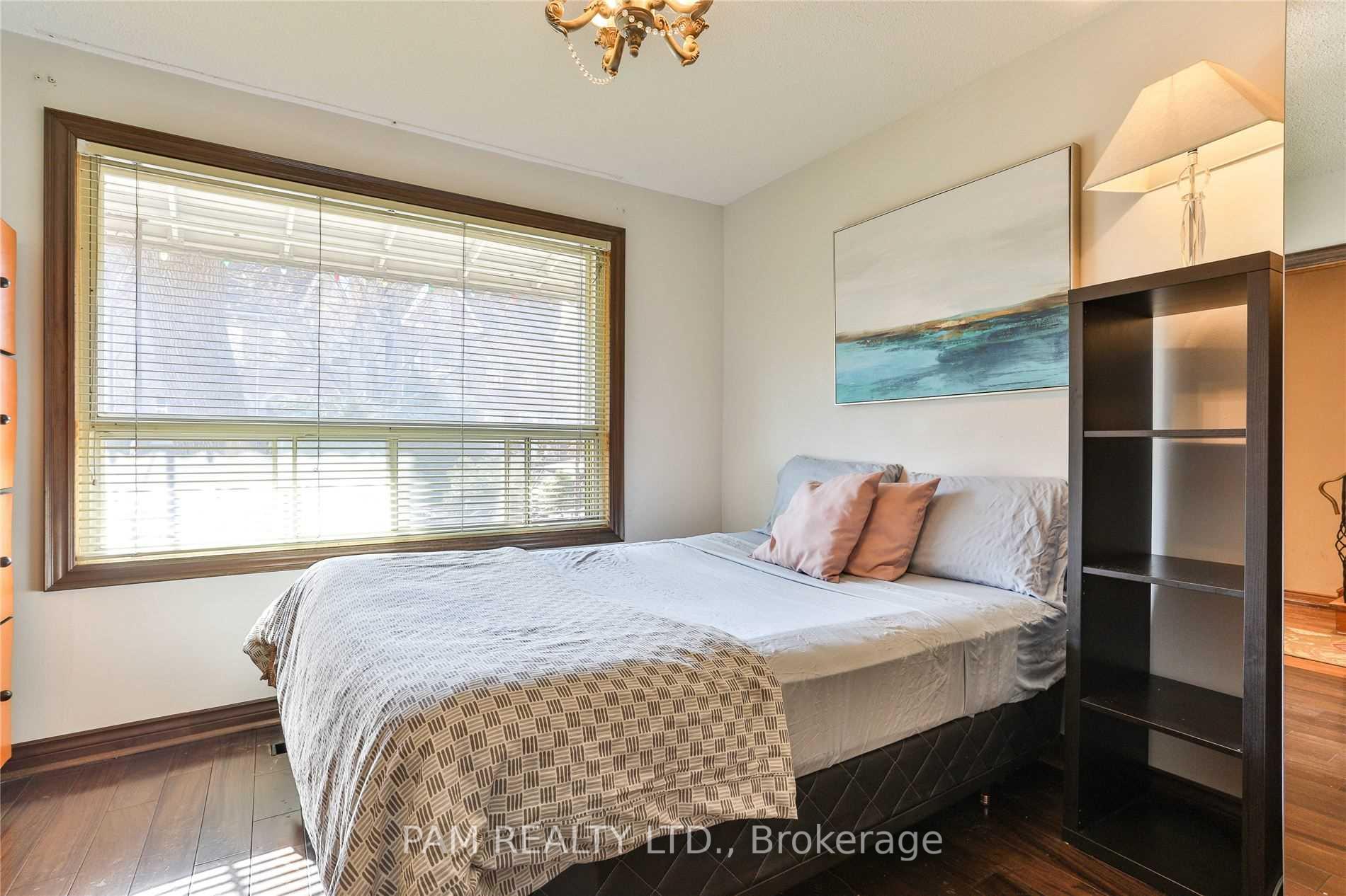 Photo 10 of 147 Euclid Avenue, Toronto, Trinity-Bellwoods — HOMEH
