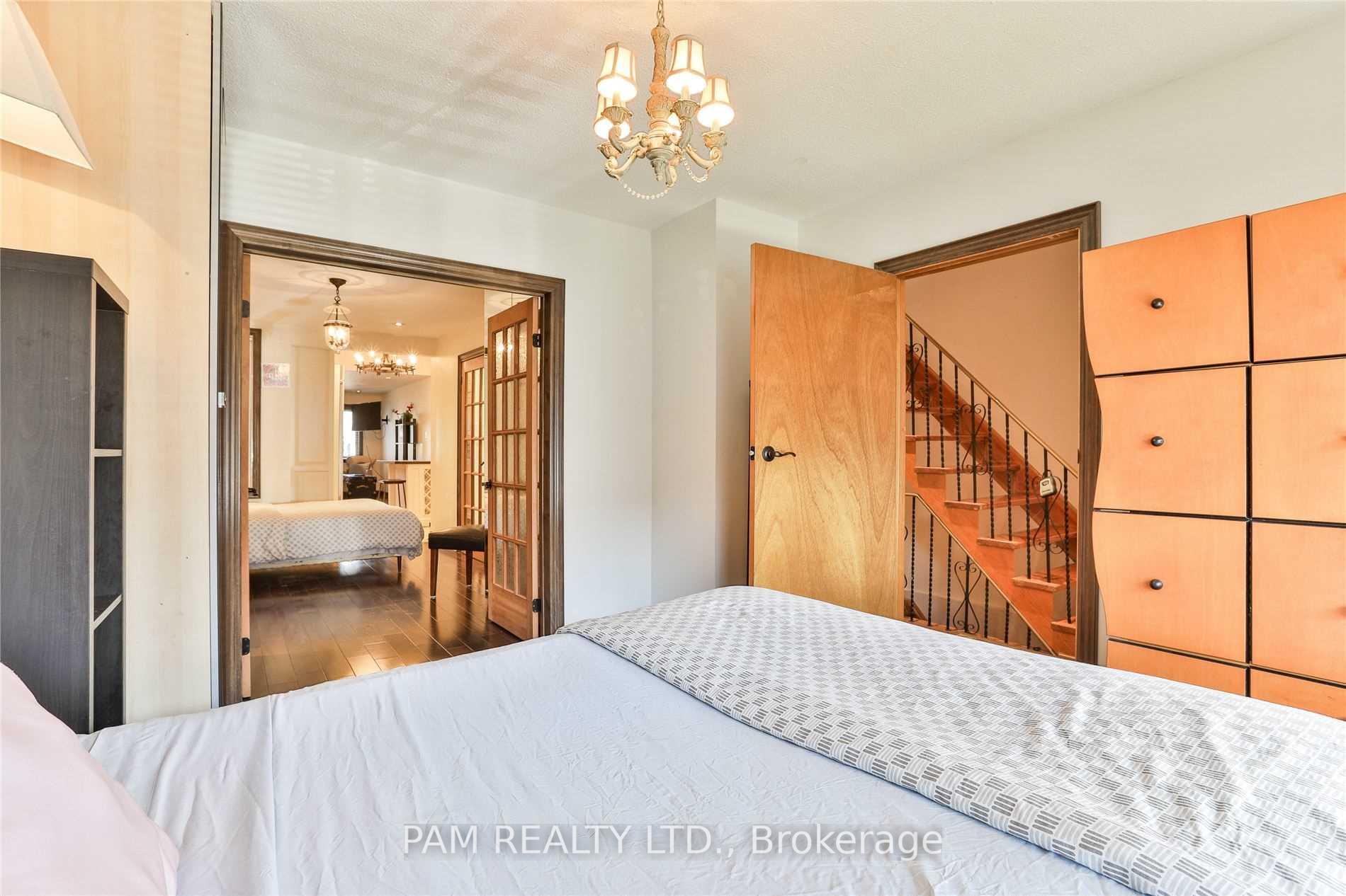 Photo 12 of 147 Euclid Avenue, Toronto, Trinity-Bellwoods — HOMEH