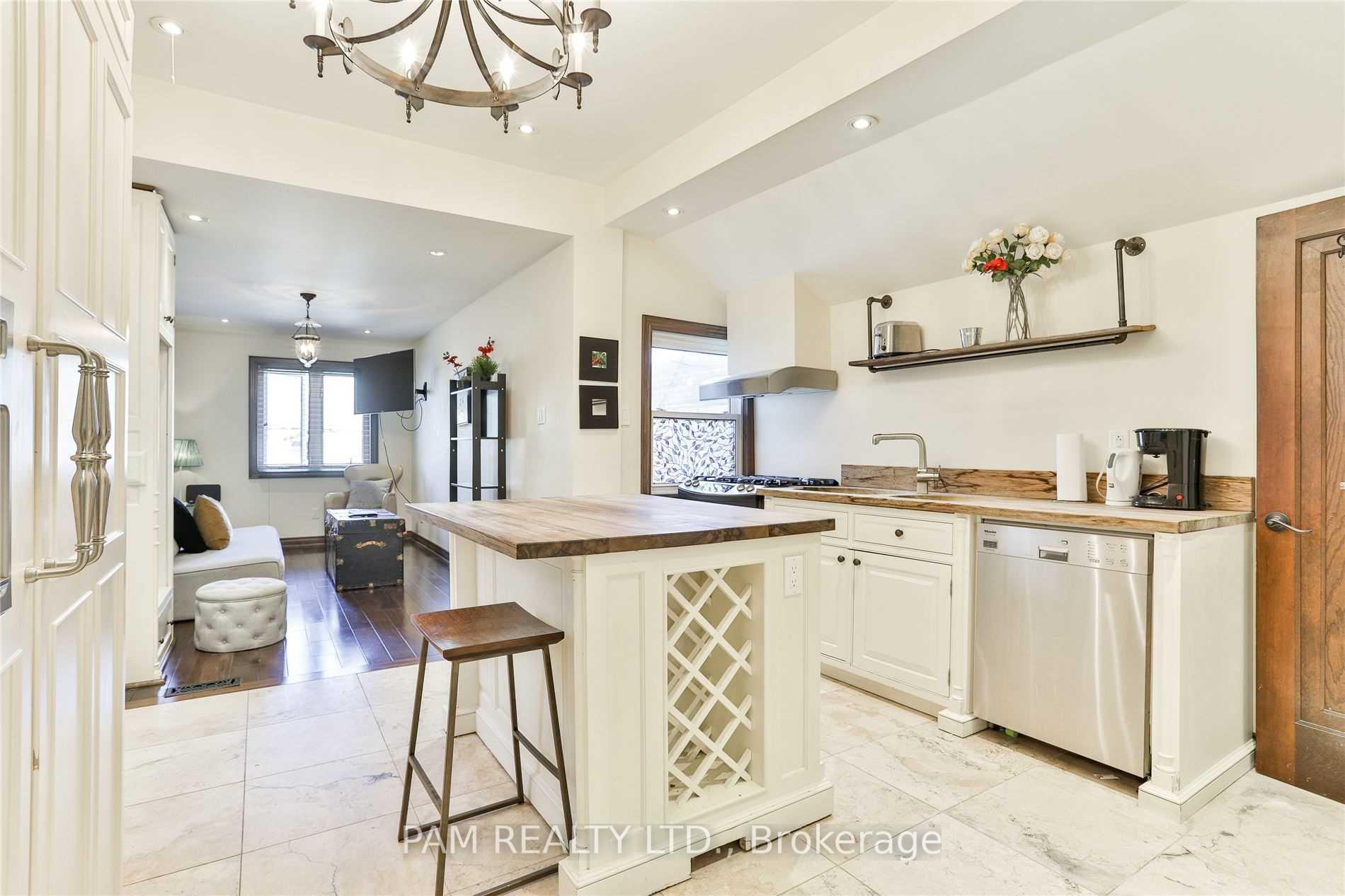 Photo 15 of 147 Euclid Avenue, Toronto, Trinity-Bellwoods — HOMEH