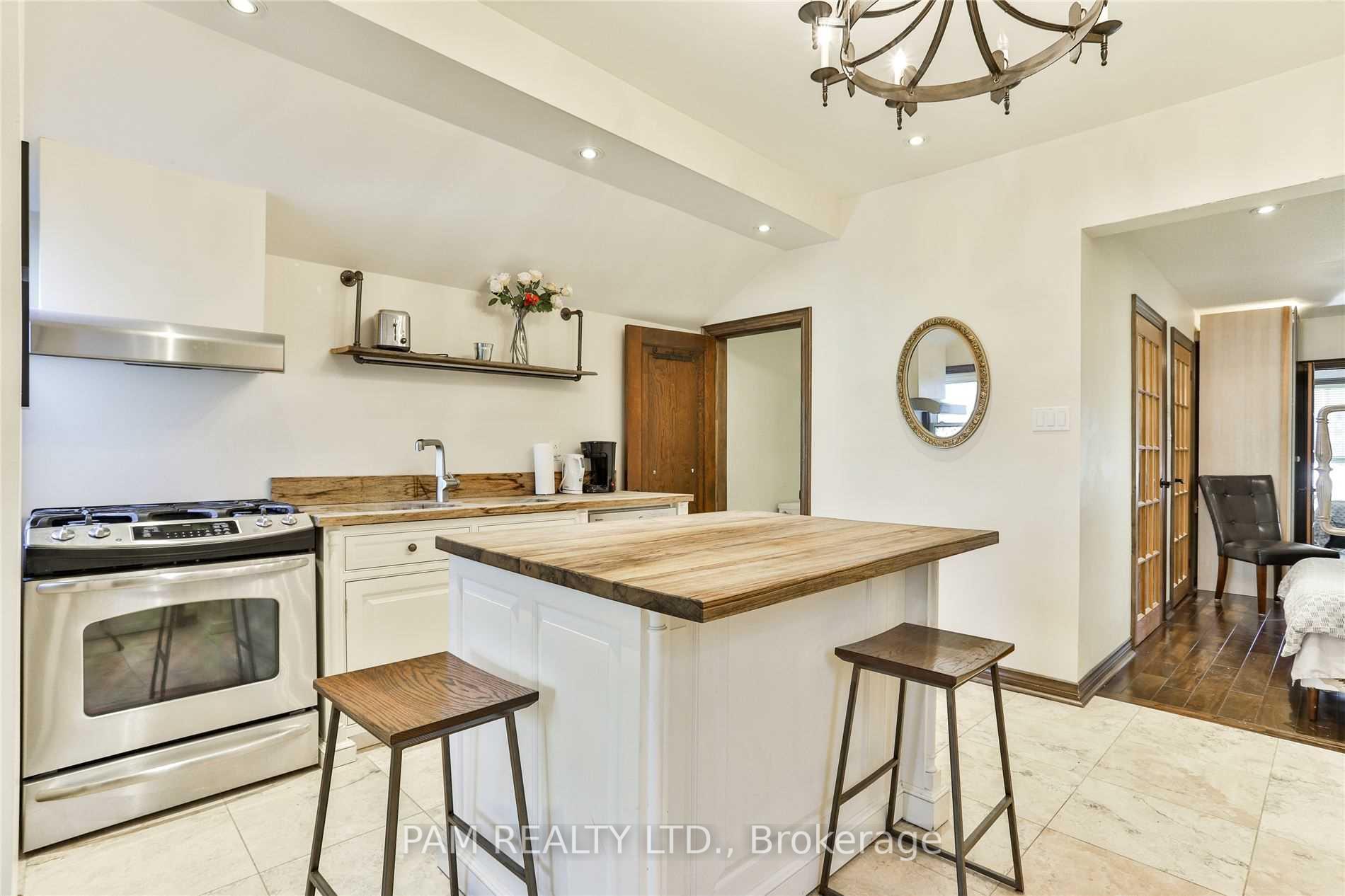 Photo 17 of 147 Euclid Avenue, Toronto, Trinity-Bellwoods — HOMEH