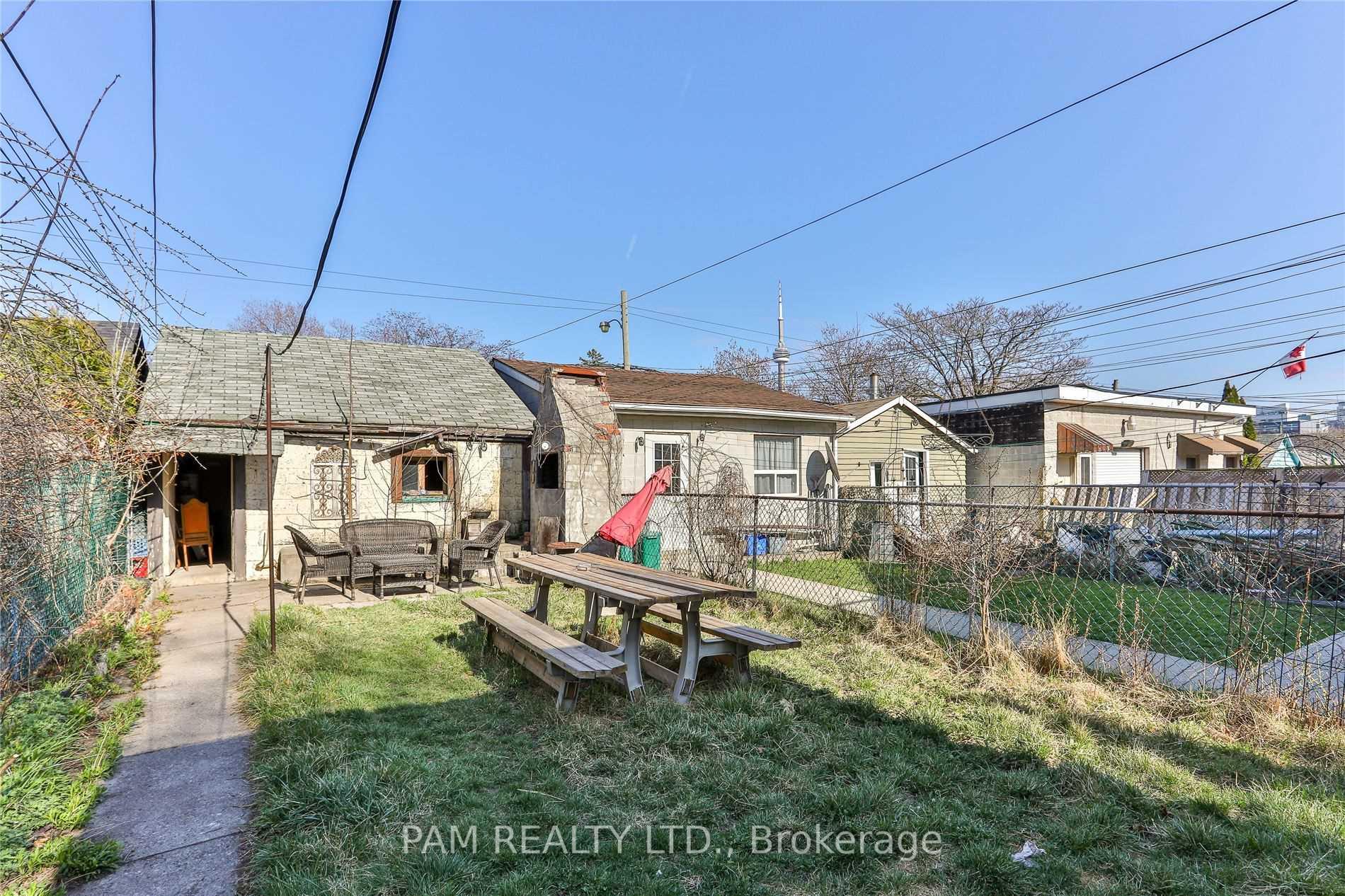 Photo 36 of 147 Euclid Avenue, Toronto, Trinity-Bellwoods — HOMEH