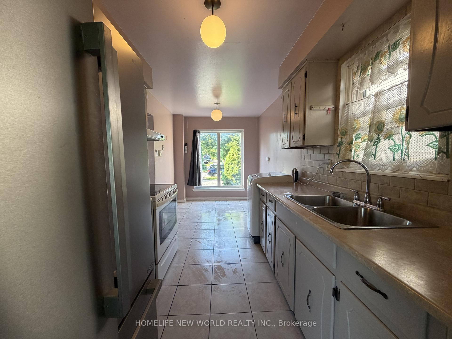 Photo 8 of 43 Bushmills Square, Scarborough, Agincourt North — HOMEH