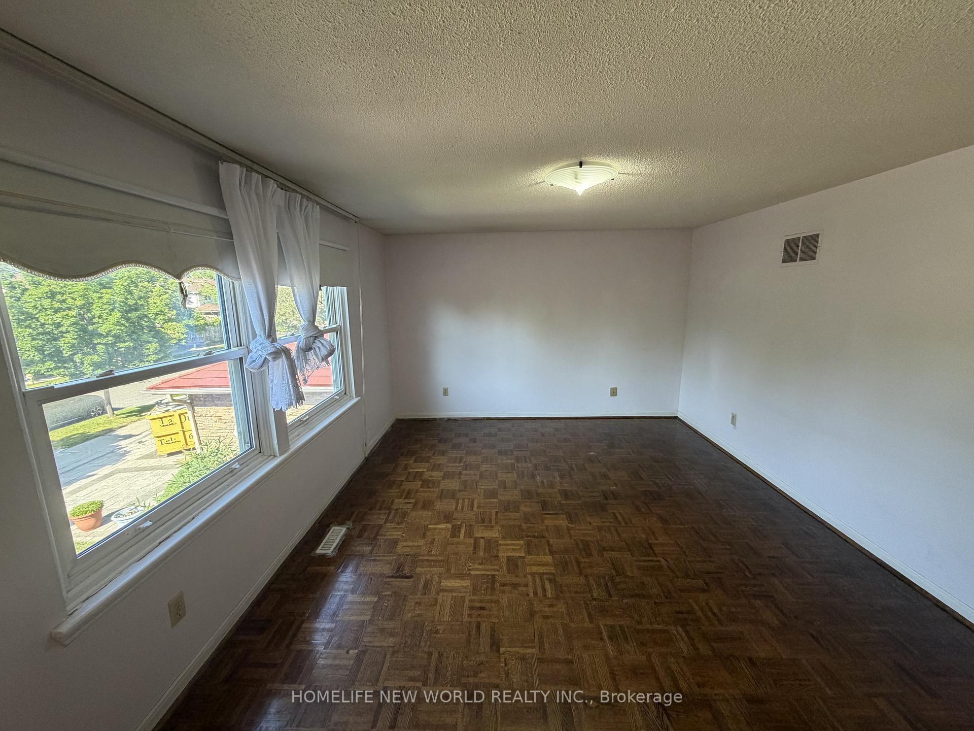 Photo 13 of 43 Bushmills Square, Scarborough, Agincourt North — HOMEH