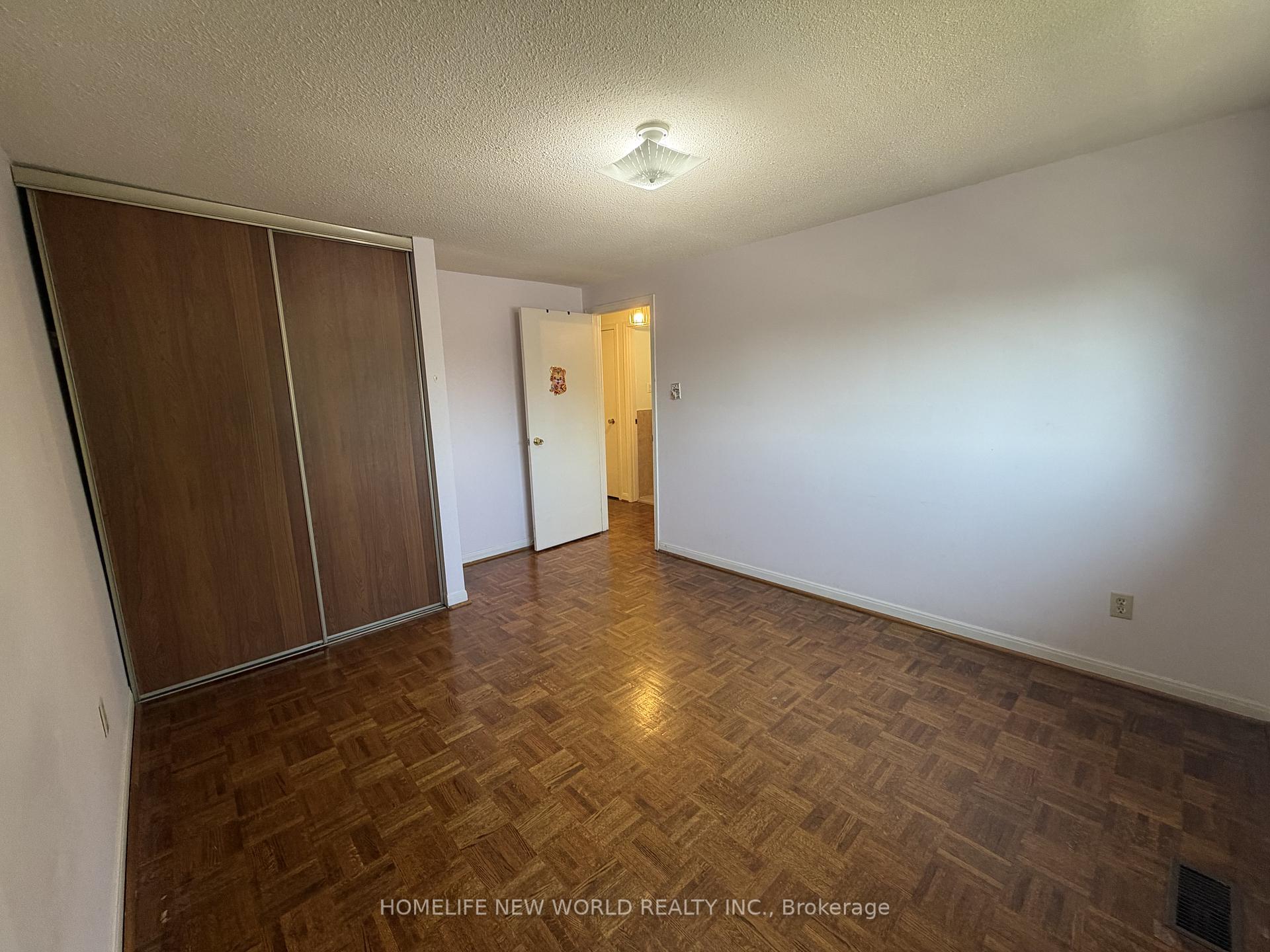 Photo 18 of 43 Bushmills Square, Scarborough, Agincourt North — HOMEH