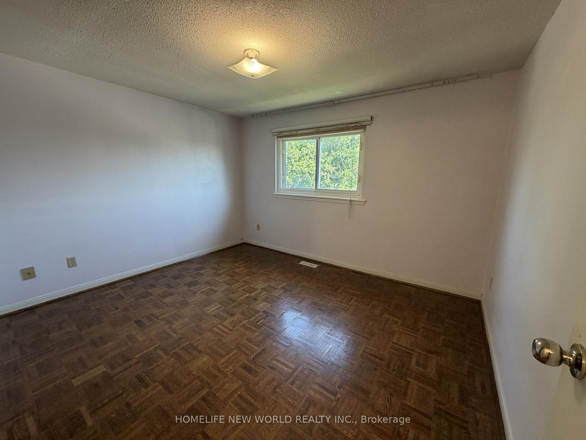 Photo 19 of 43 Bushmills Square, Scarborough, Agincourt North — HOMEH
