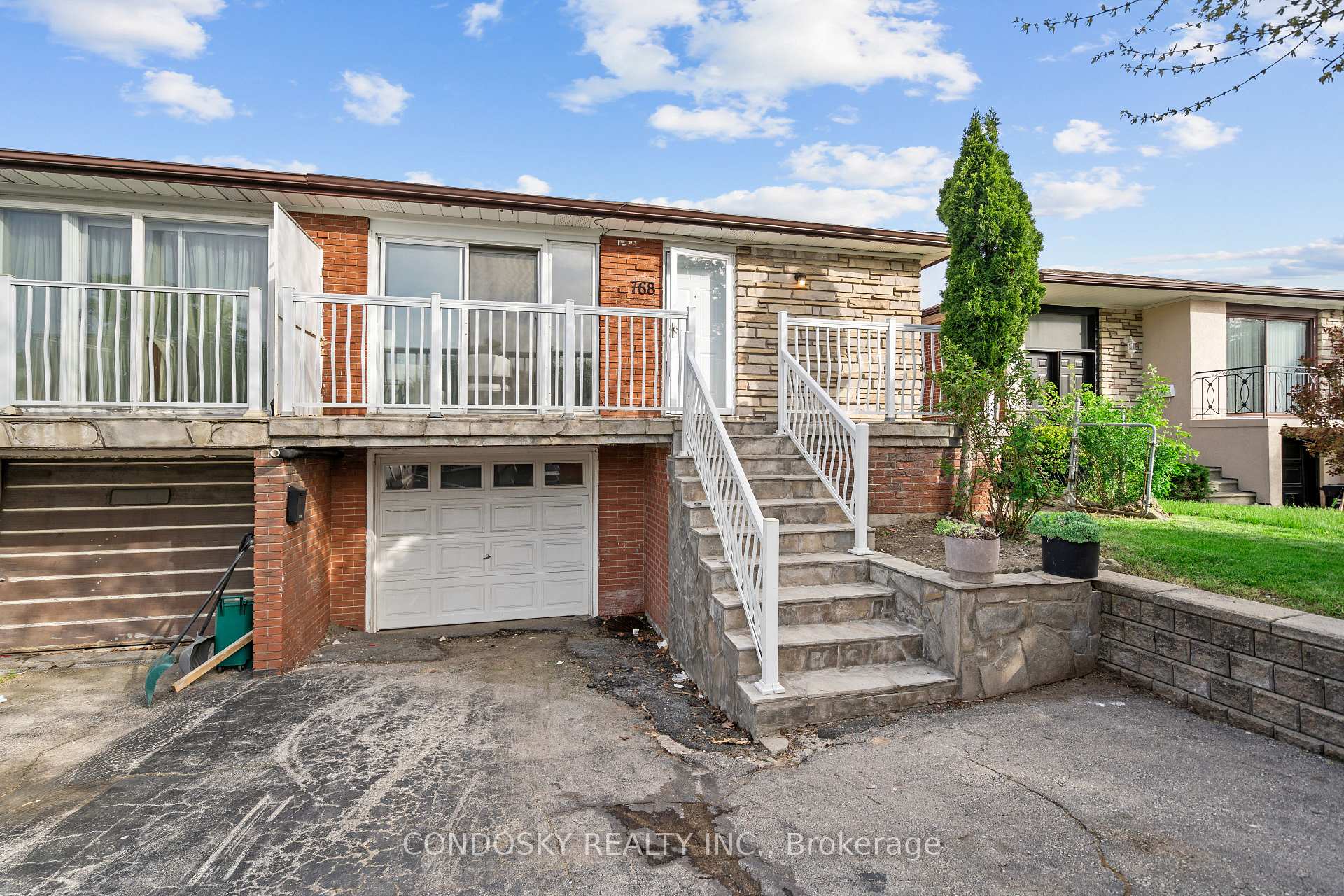 Photo 2 of 768 Annamore Road, Mississauga, Applewood — HOMEH