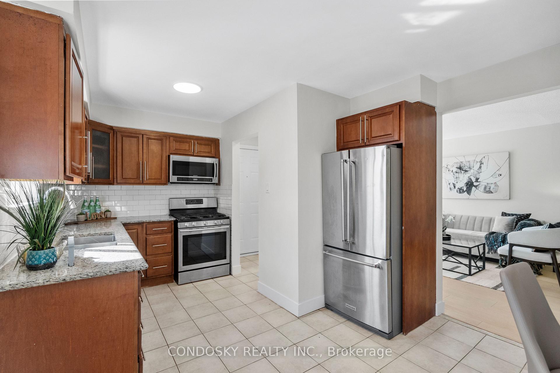 Photo 10 of 768 Annamore Road, Mississauga, Applewood — HOMEH