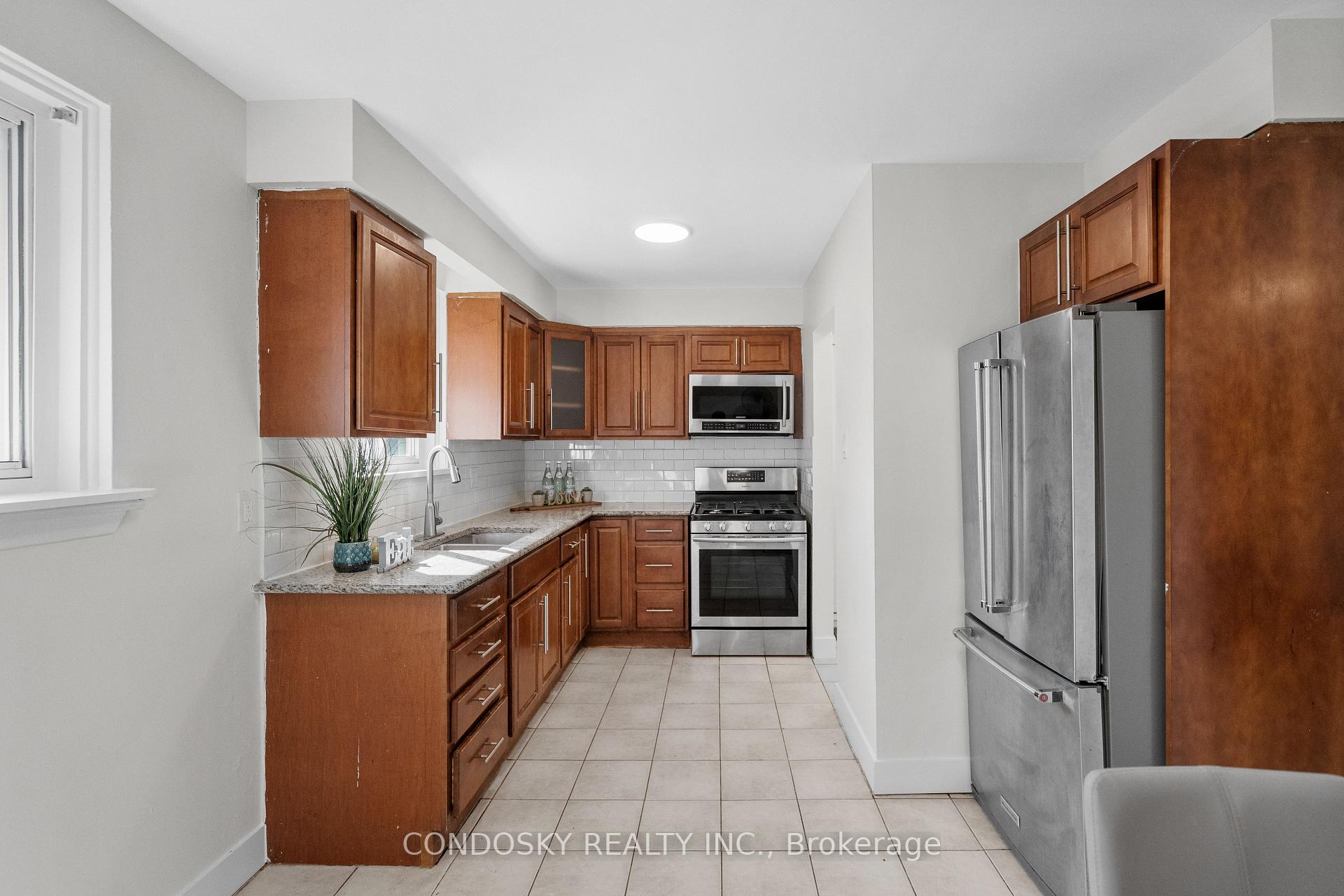 Photo 11 of 768 Annamore Road, Mississauga, Applewood — HOMEH