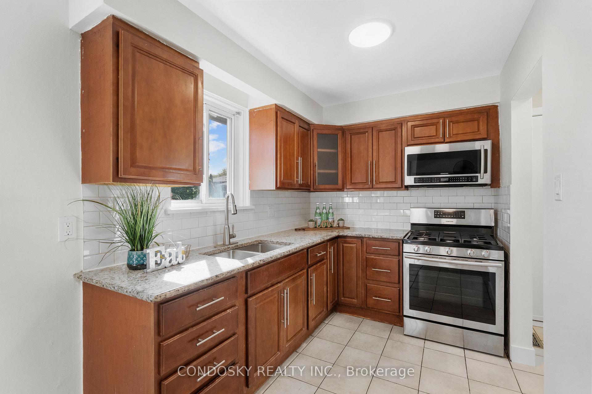 Photo 12 of 768 Annamore Road, Mississauga, Applewood — HOMEH
