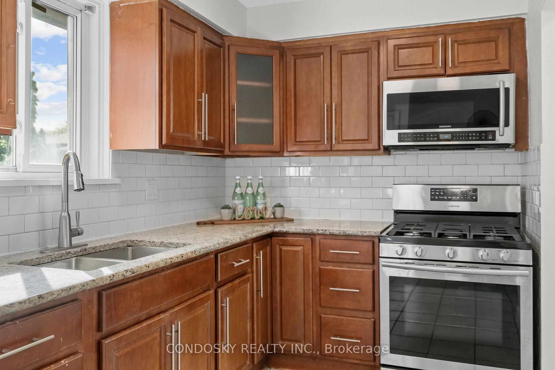 Photo 13 of 768 Annamore Road, Mississauga, Applewood — HOMEH
