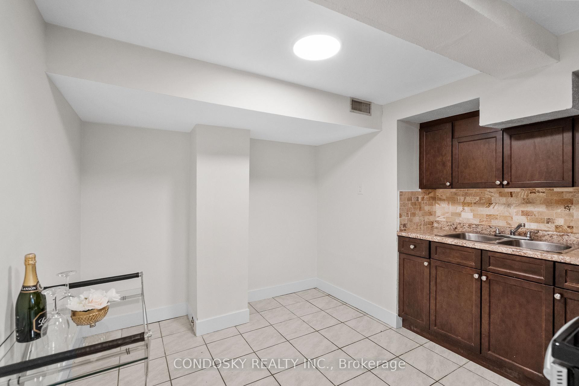 Photo 32 of 768 Annamore Road, Mississauga, Applewood — HOMEH