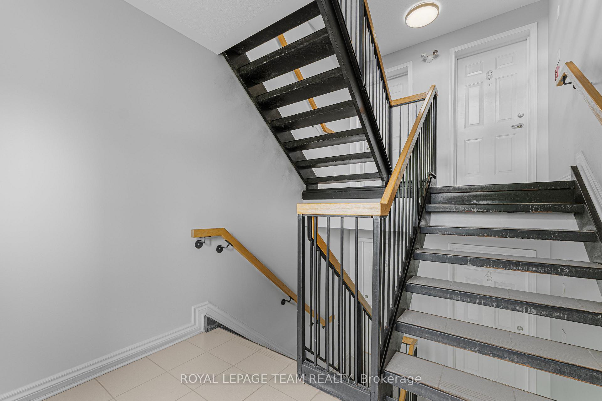 Photo 3 of Unit 6, 313 Cresthaven Drive, Ottawa, Barrhaven East — HOMEH