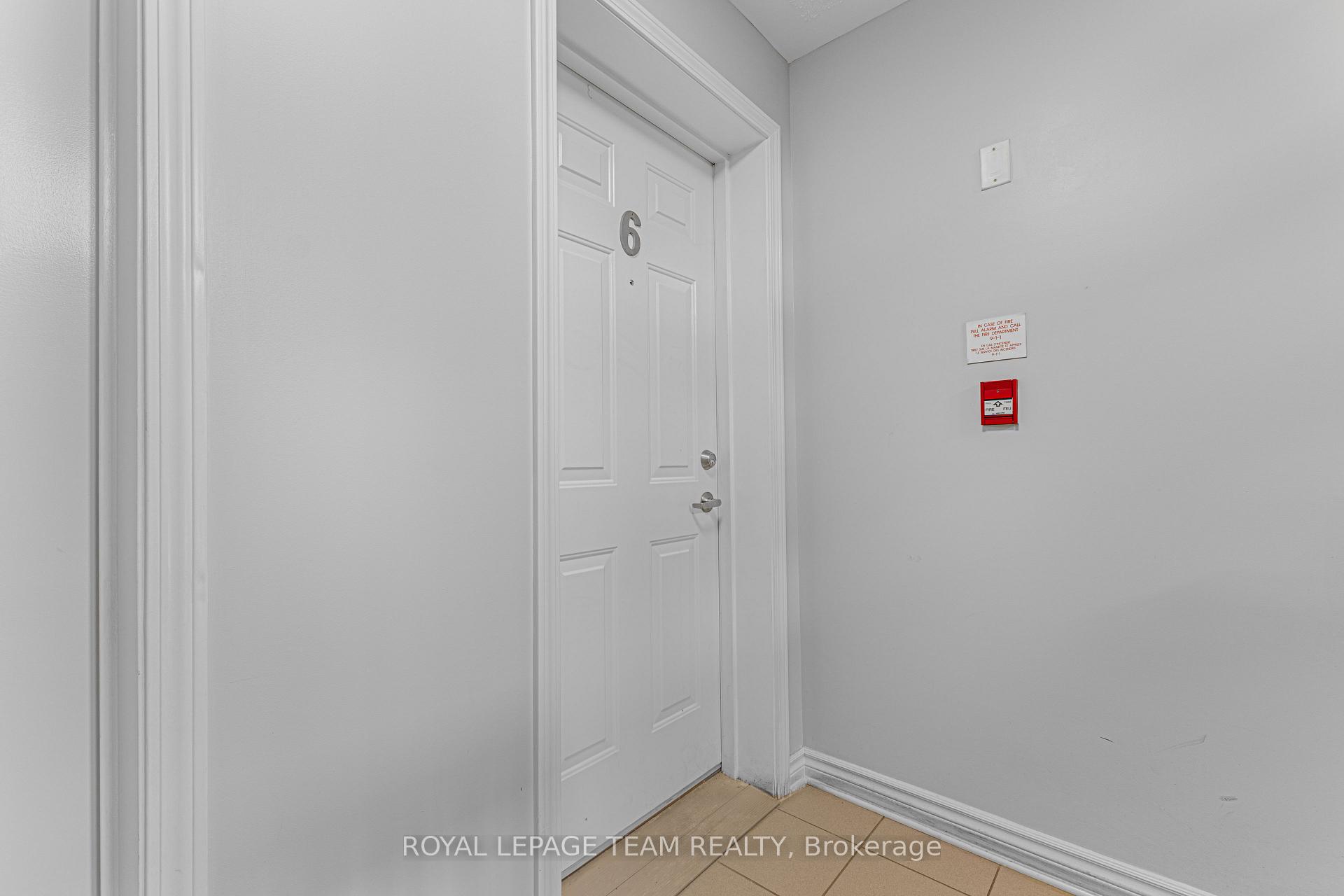 Photo 4 of Unit 6, 313 Cresthaven Drive, Ottawa, Barrhaven East — HOMEH