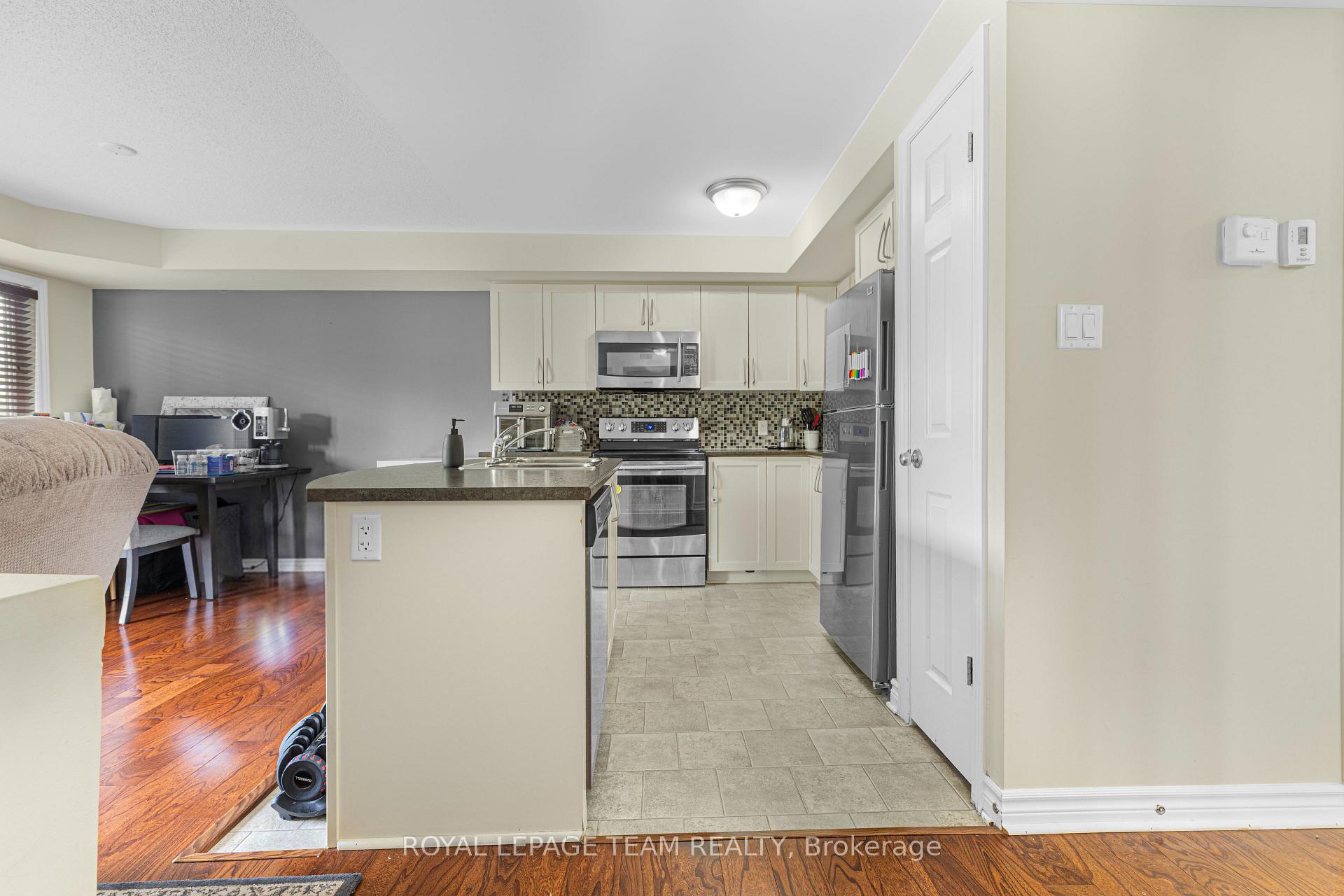 Photo 7 of Unit 6, 313 Cresthaven Drive, Ottawa, Barrhaven East — HOMEH