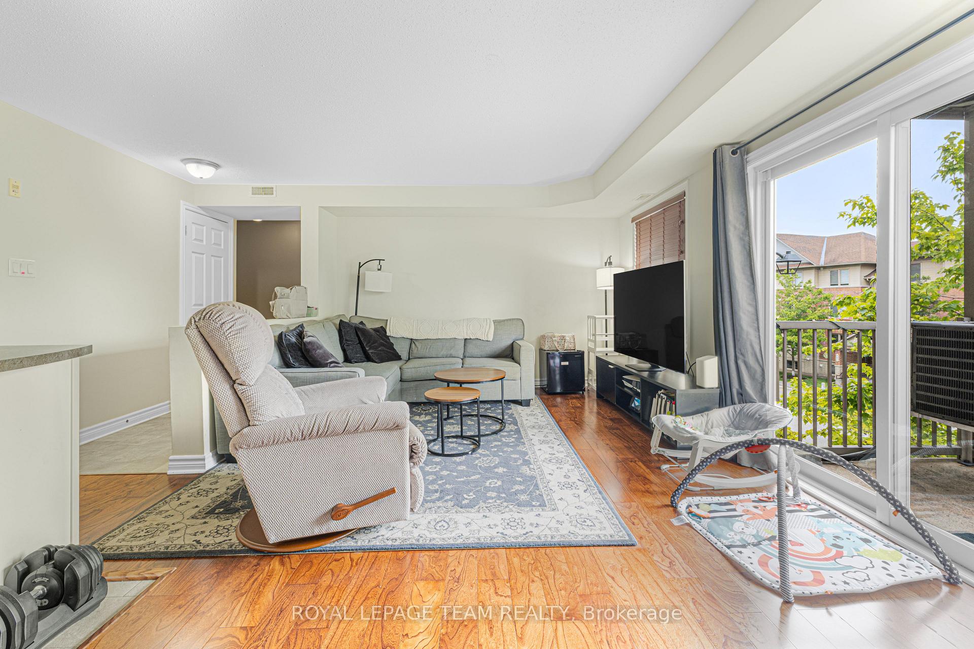 Photo 11 of Unit 6, 313 Cresthaven Drive, Ottawa, Barrhaven East — HOMEH