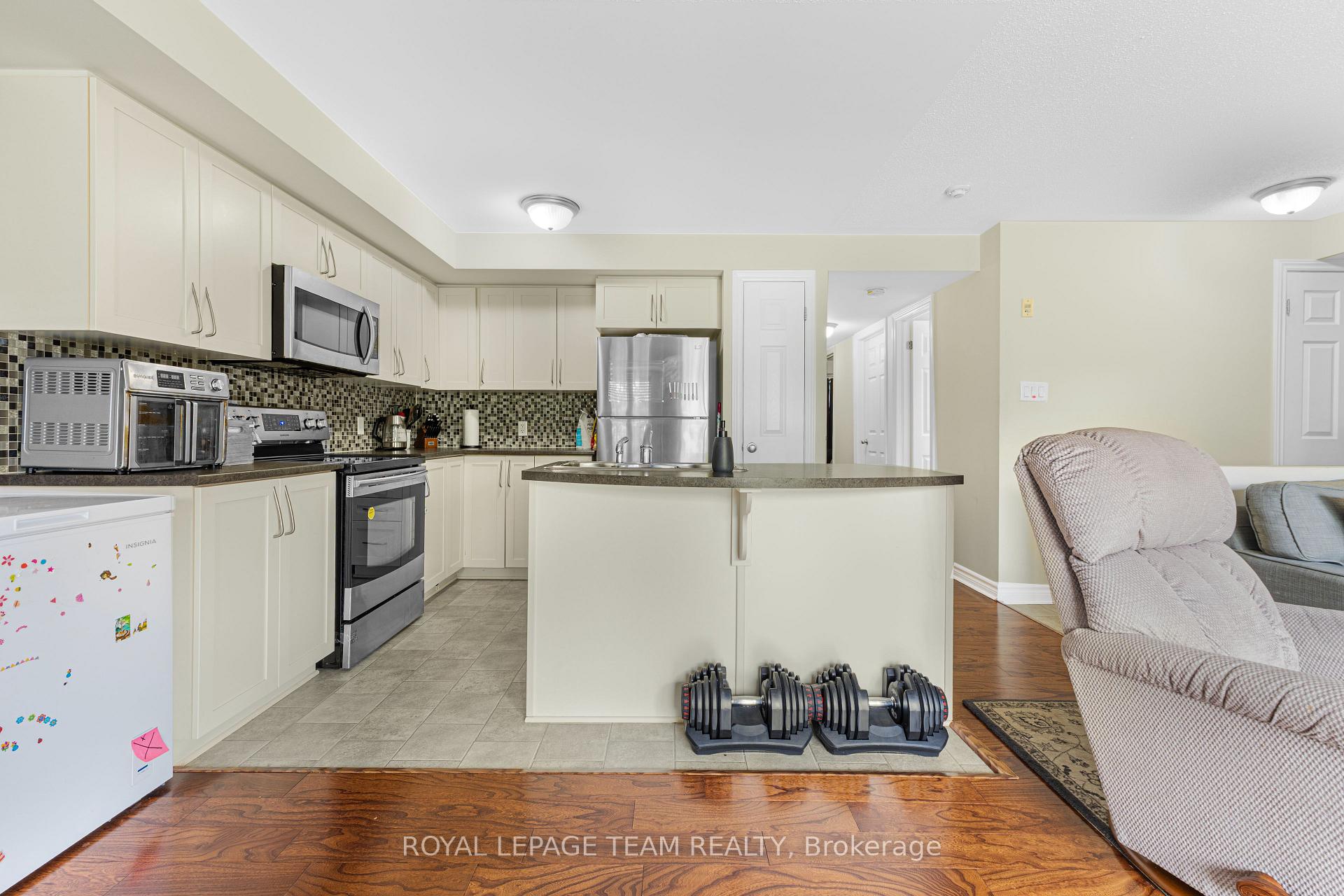Photo 13 of Unit 6, 313 Cresthaven Drive, Ottawa, Barrhaven East — HOMEH