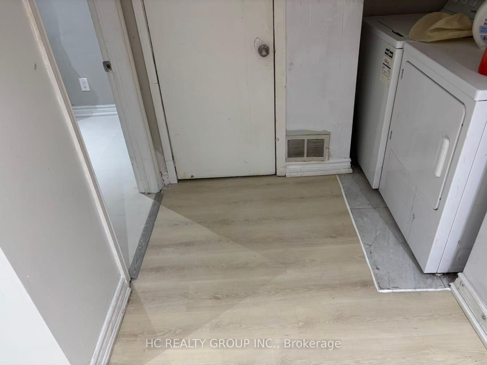 Photo 3 of Unit Lower, 25 Beechwood Avenue, Toronto, Rockcliffe-Smythe — HOMEH