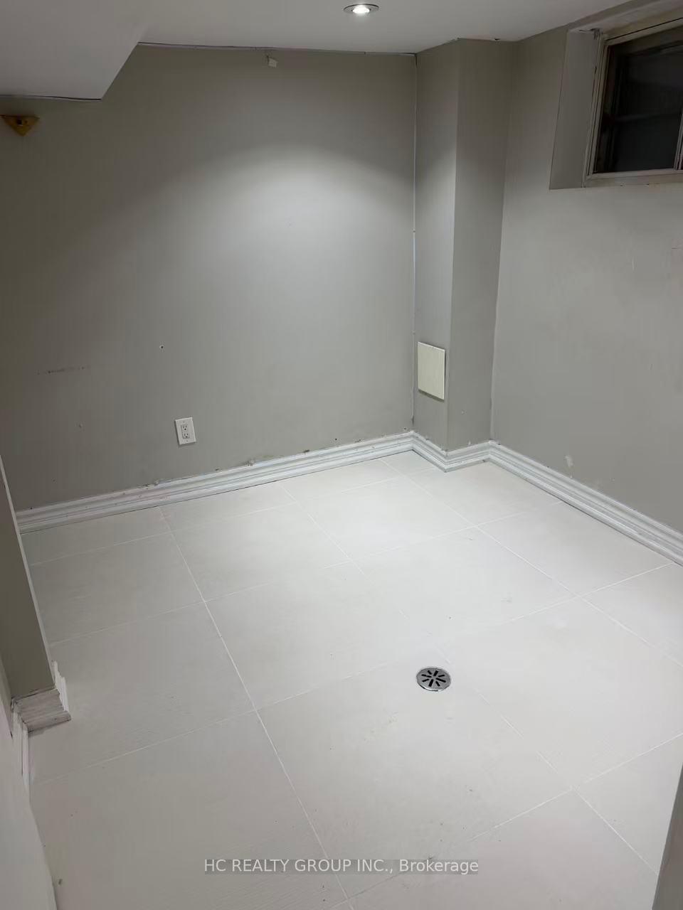 Photo 4 of Unit Lower, 25 Beechwood Avenue, Toronto, Rockcliffe-Smythe — HOMEH