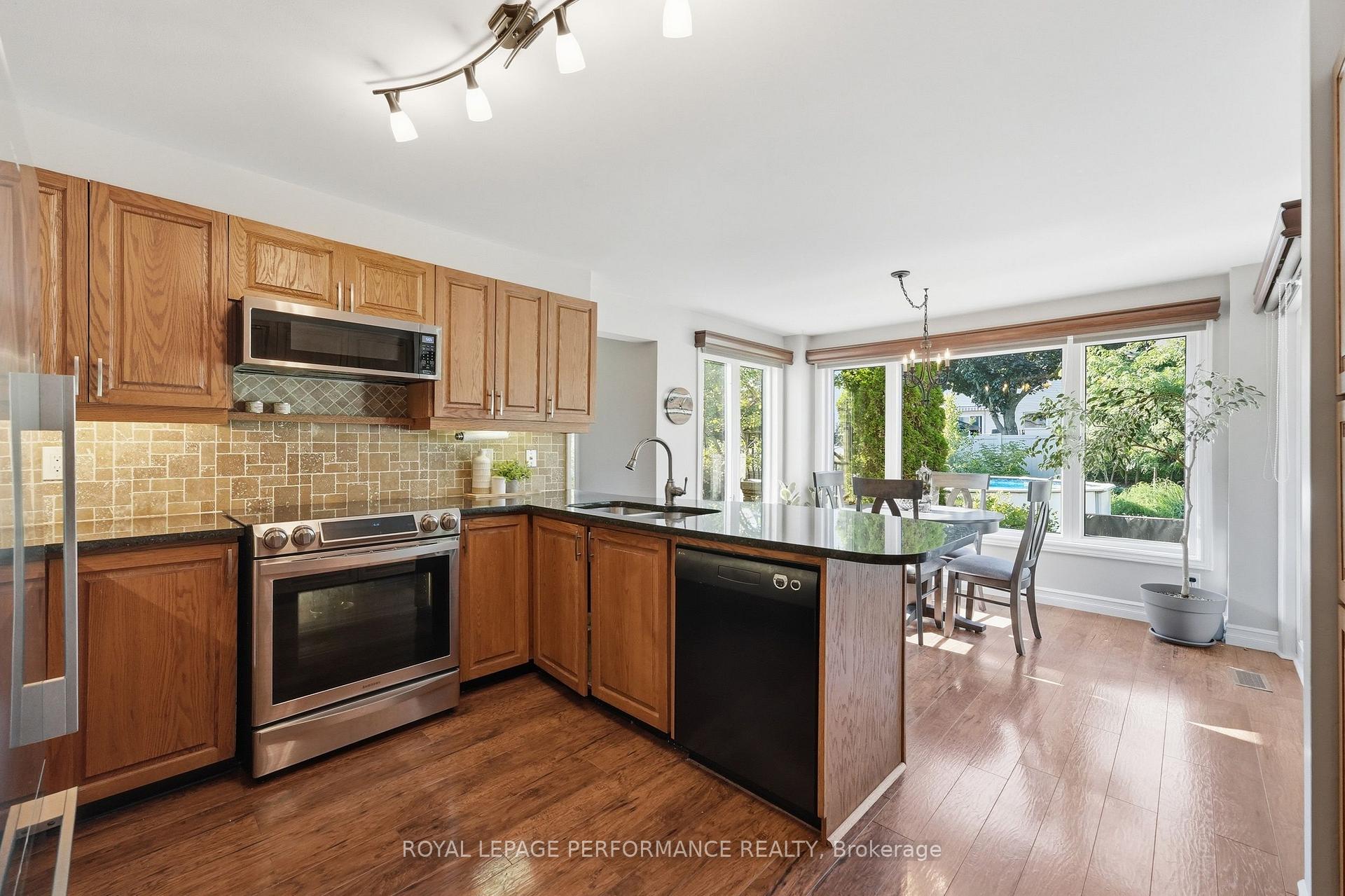 Photo 18 of 14 Wellfleet Crescent, Ottawa, Barrhaven - Cedargrove/Fraserdale — HOMEH