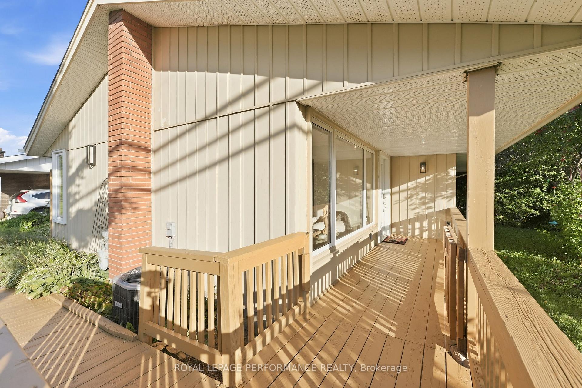 Photo 3 of 3149 Southmore Drive E, Ottawa, Riverside Park South — HOMEH