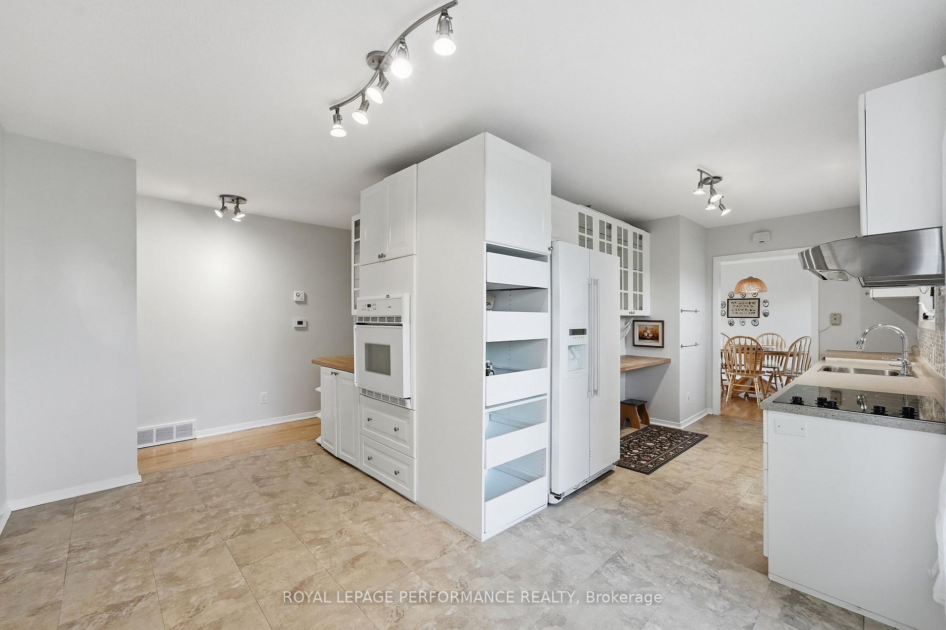 Photo 12 of 3149 Southmore Drive E, Ottawa, Riverside Park South — HOMEH