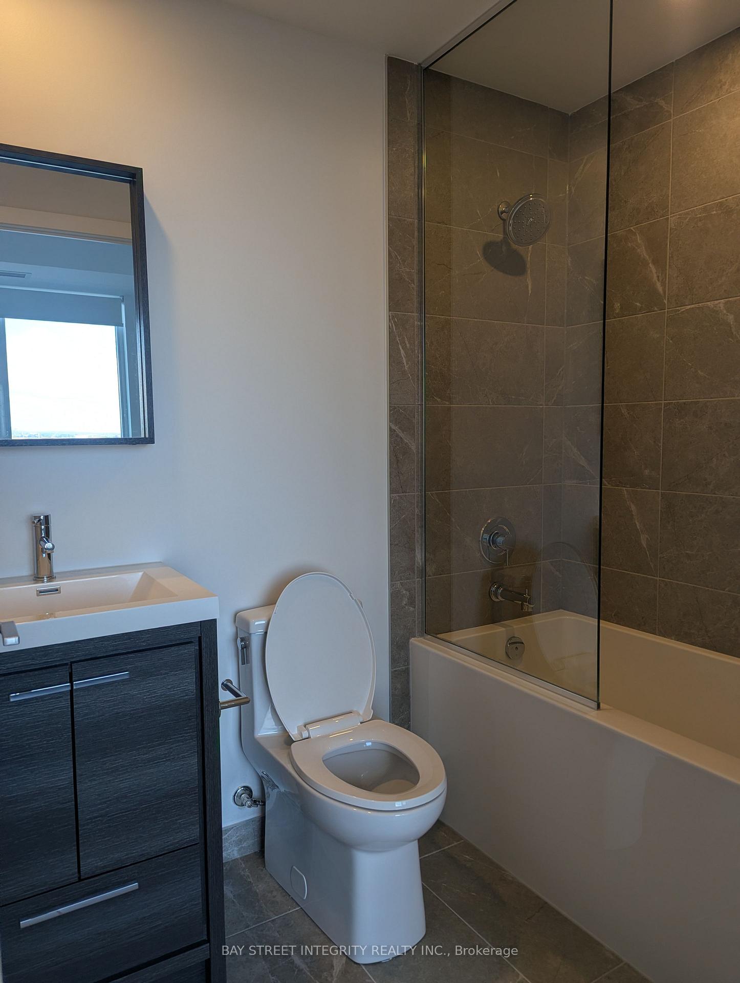 Photo 7 of 5 Meadowdale Road, Vaughan, Concord — HOMEH