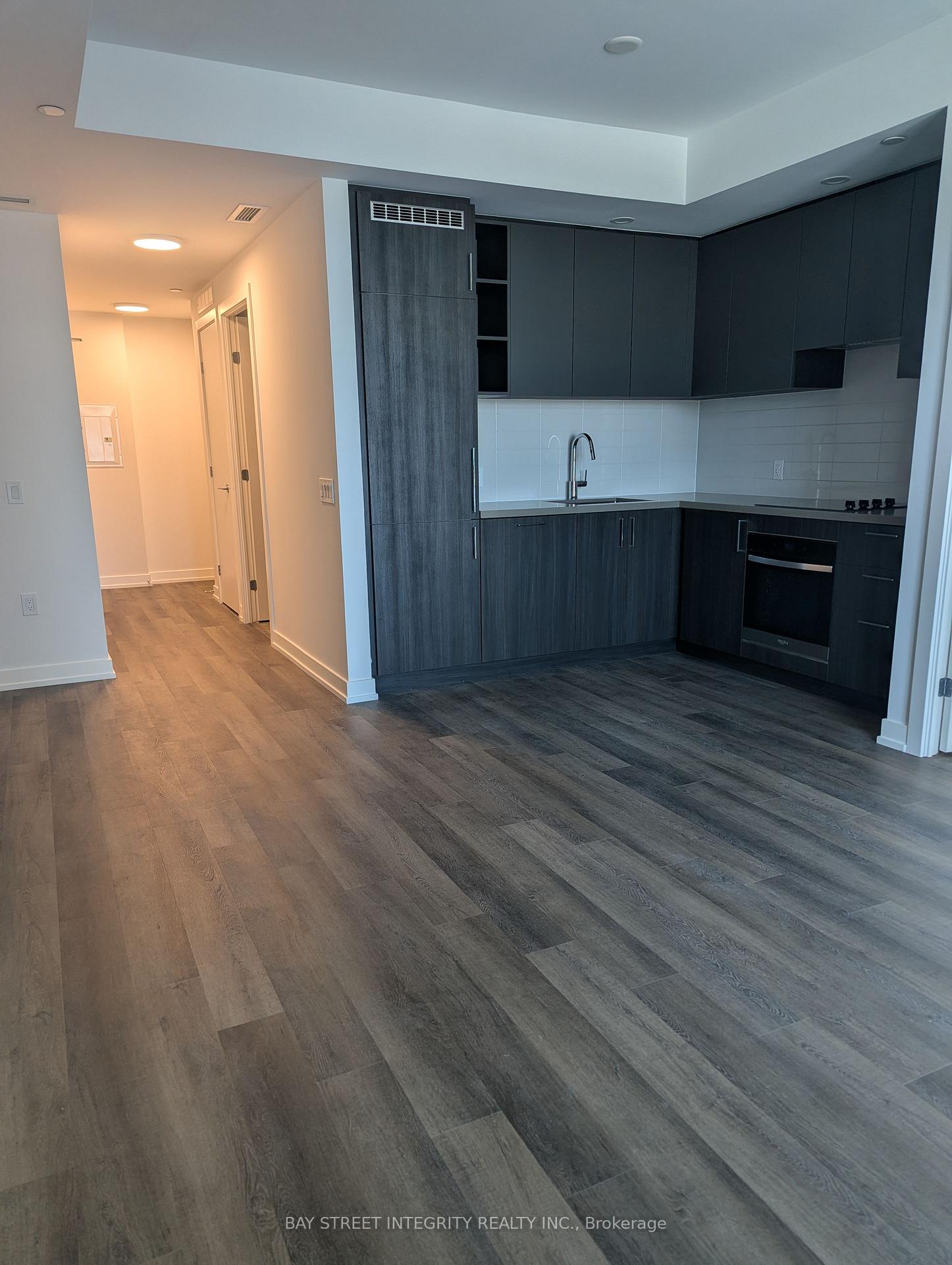 Photo 6 of 5 Meadowdale Road, Vaughan, Concord — HOMEH