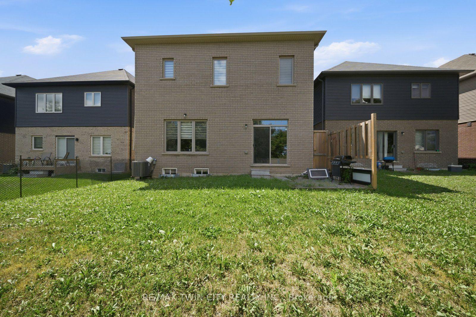 Photo 33 of 151 Bilanski Farm Road, Brantford, Echo Place — HOMEH