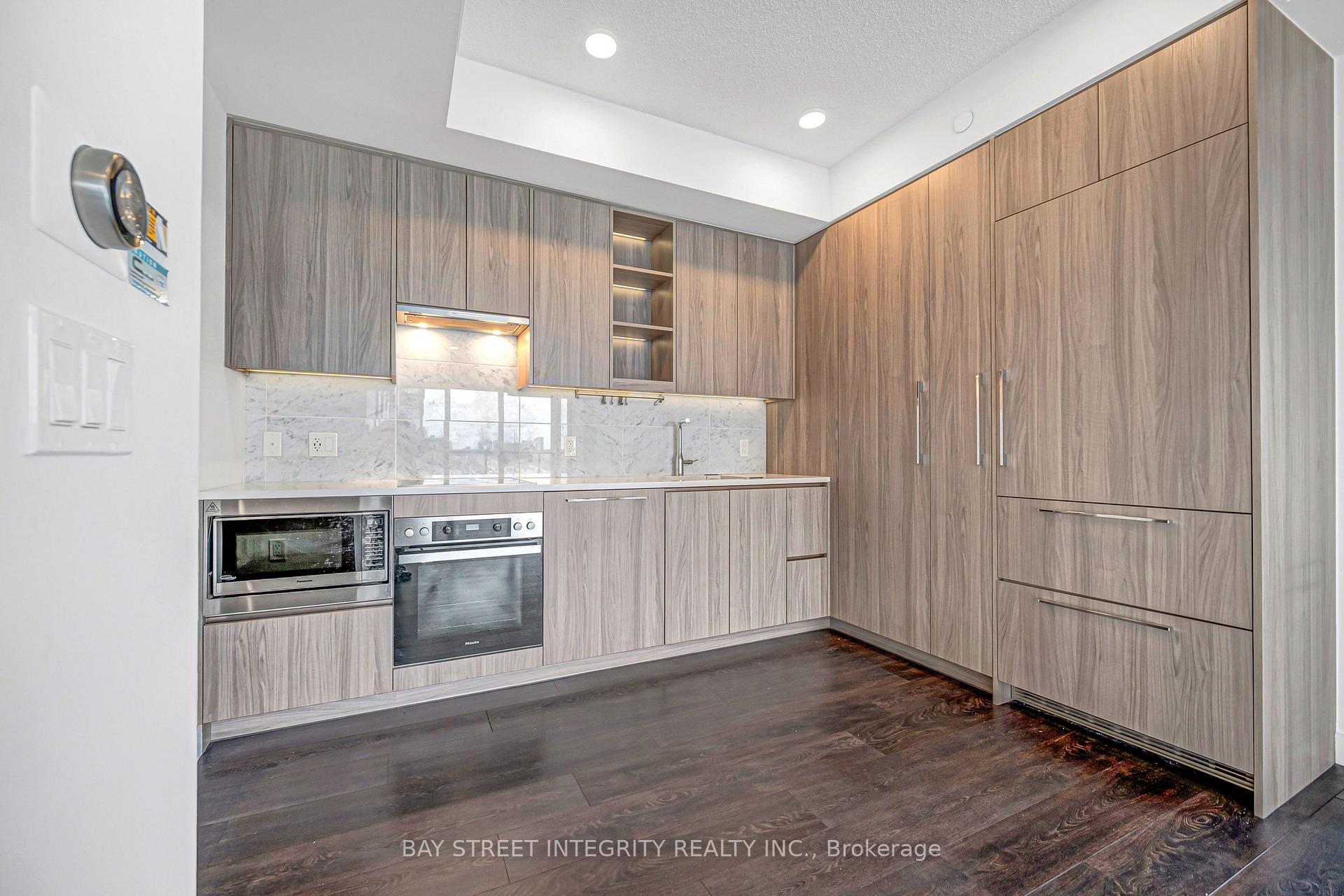 Photo 6 of Unit 1206, 85 McMahon Drive, North York, Bayview Village — HOMEH