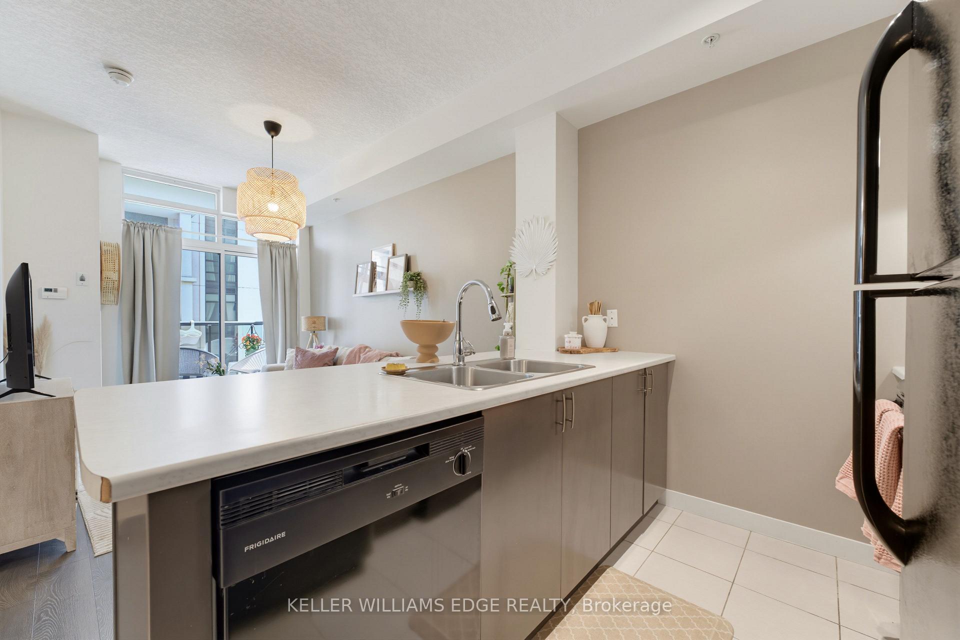 Photo 4 of Unit 608, 85 Robinson Street, Hamilton, Durand — HOMEH