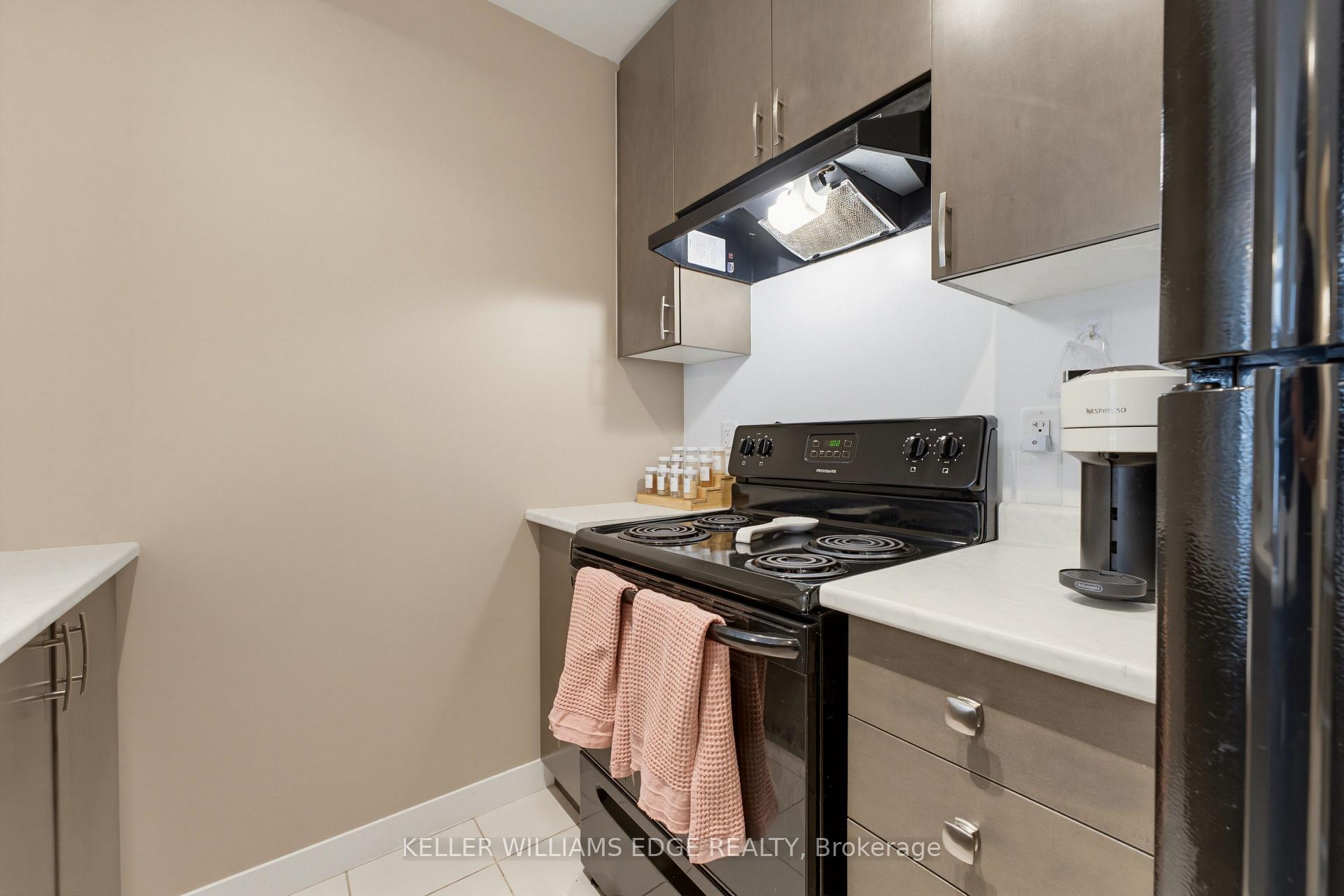 Photo 6 of Unit 608, 85 Robinson Street, Hamilton, Durand — HOMEH
