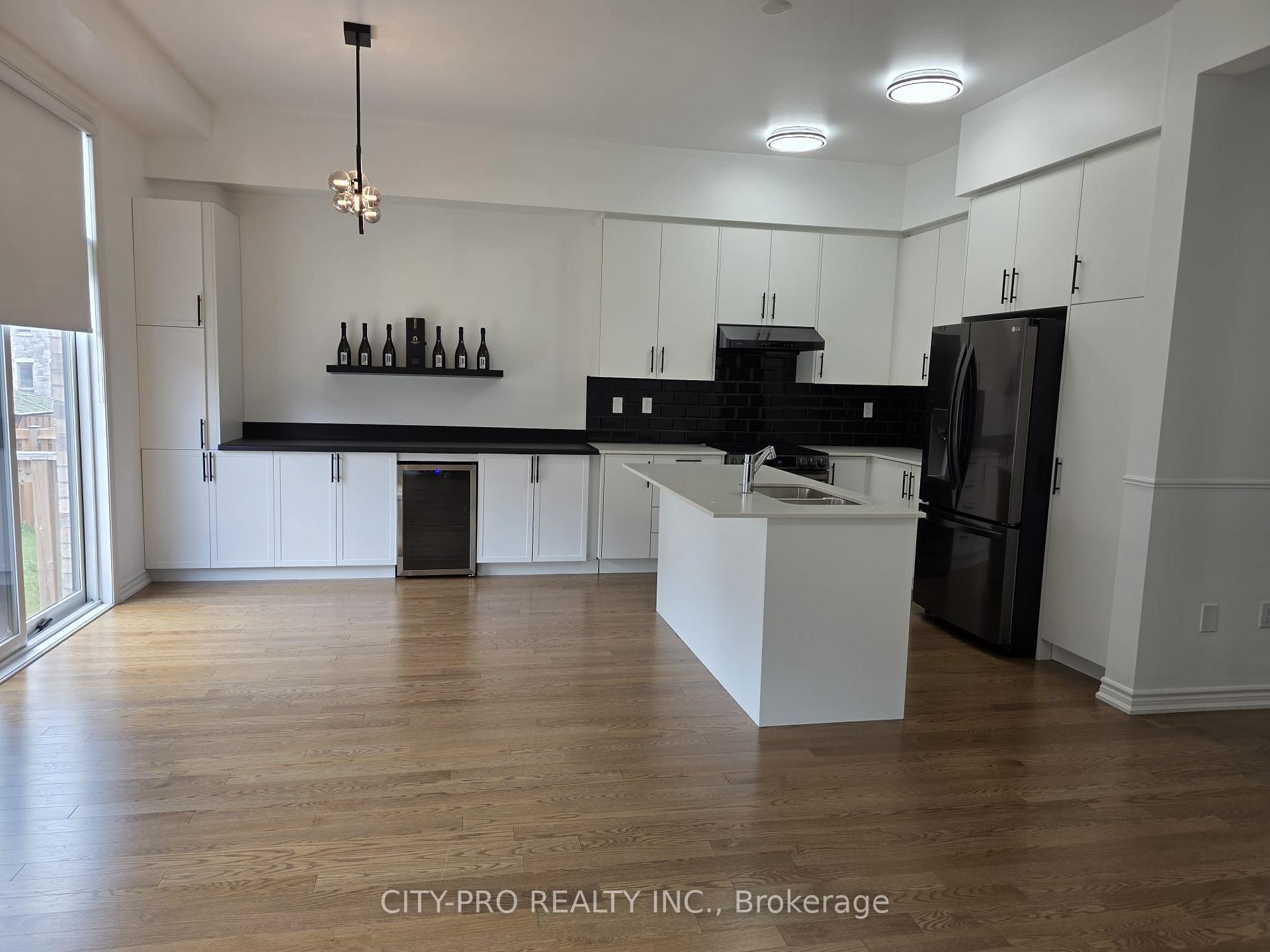 Photo 3 of 104 Shepherd Drive, Barrie, Rural Barrie Southeast — HOMEH
