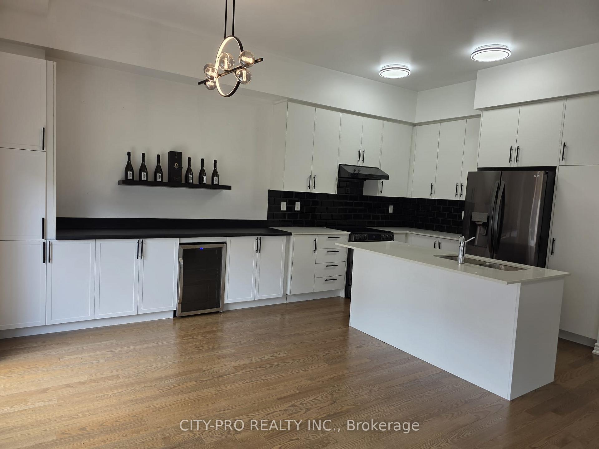Photo 5 of 104 Shepherd Drive, Barrie, Rural Barrie Southeast — HOMEH