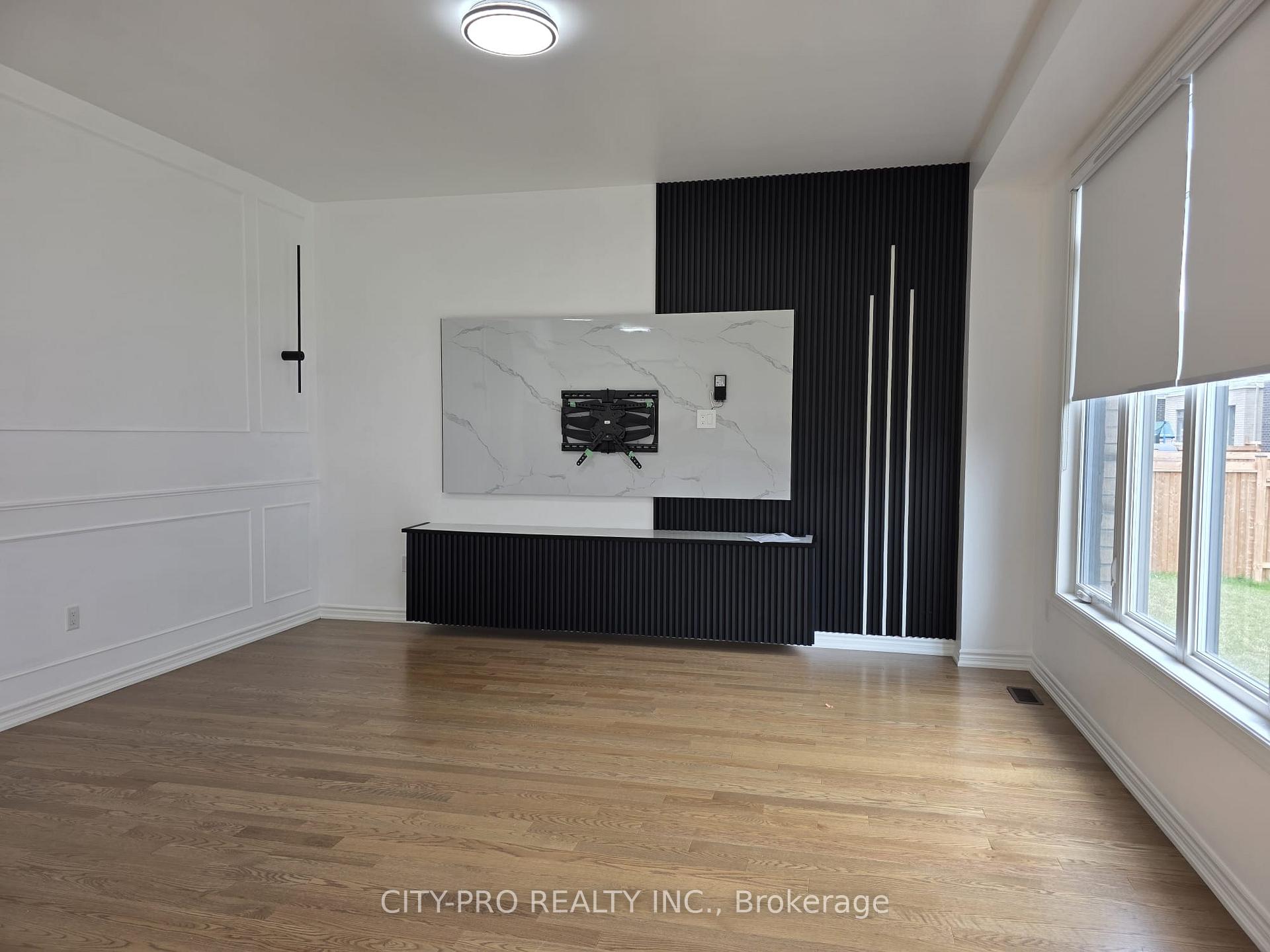 Photo 7 of 104 Shepherd Drive, Barrie, Rural Barrie Southeast — HOMEH