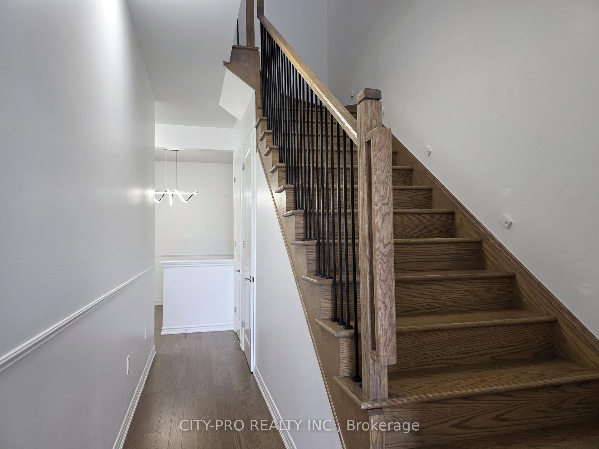 Photo 9 of 104 Shepherd Drive, Barrie, Rural Barrie Southeast — HOMEH